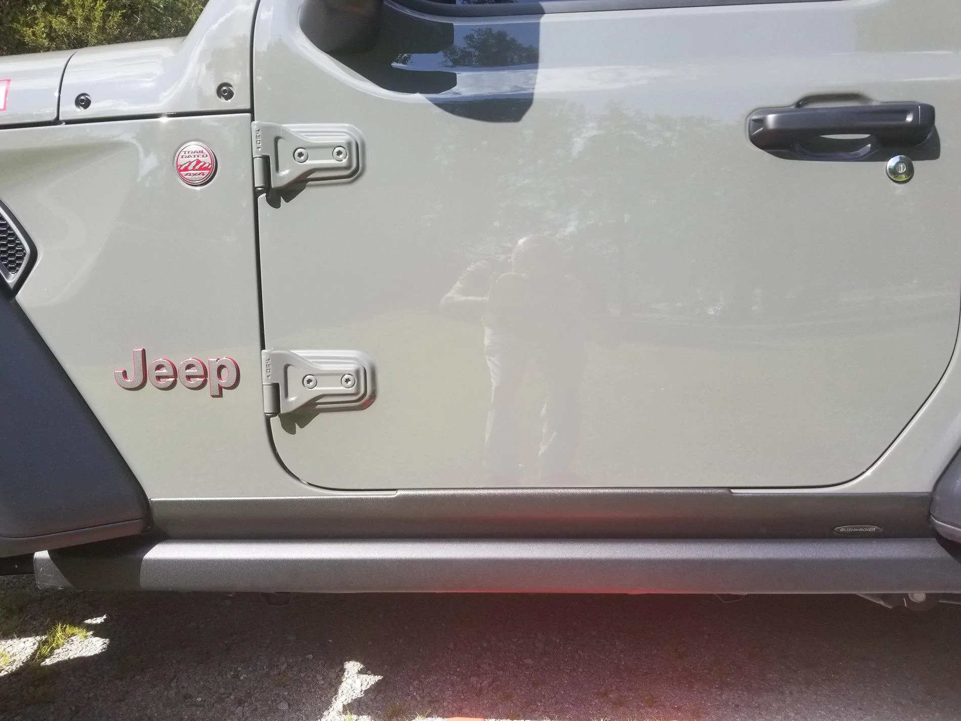 Jeep Wrangler JL Rock chips thrown from oversized tires?  No problems. 20190723_163135