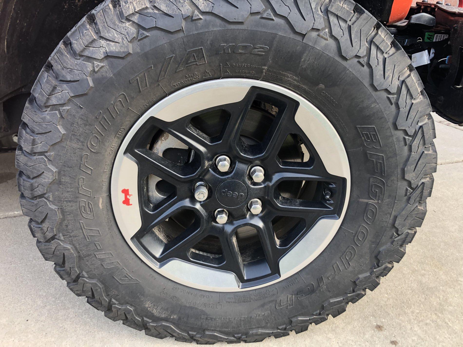 Jeep Wrangler JL 5 Upgraded Rubicon wheels w/TPMS 0ED479F8-2E20-4205-8C8F-827E2BC35A30