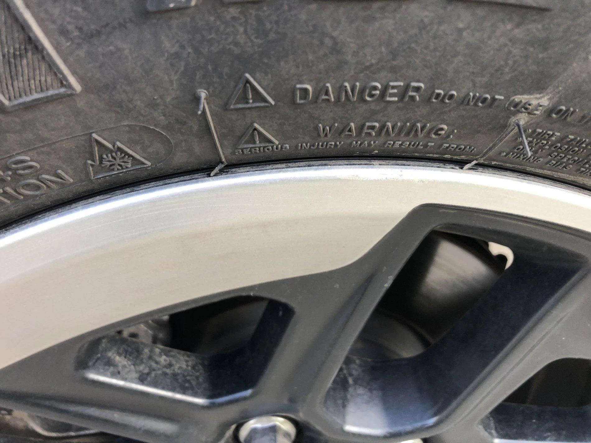 Jeep Wrangler JL 5 Upgraded Rubicon wheels w/TPMS 3535E256-1FAF-4ACF-98D4-BAA6A267AD17