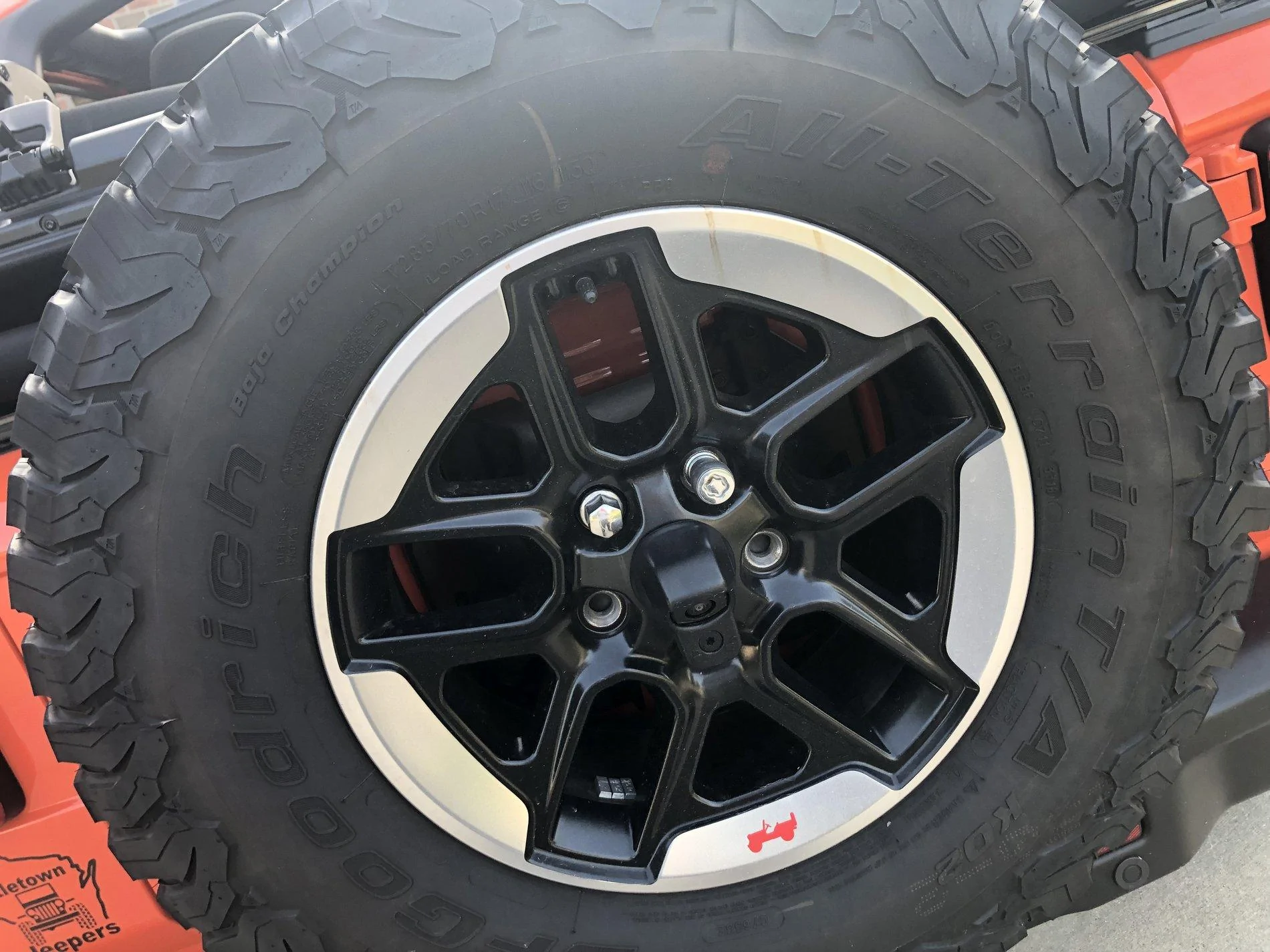 Jeep Wrangler JL 5 Upgraded Rubicon wheels w/TPMS 2B380077-C0D4-42CD-A344-3C9DCFEAC3D8