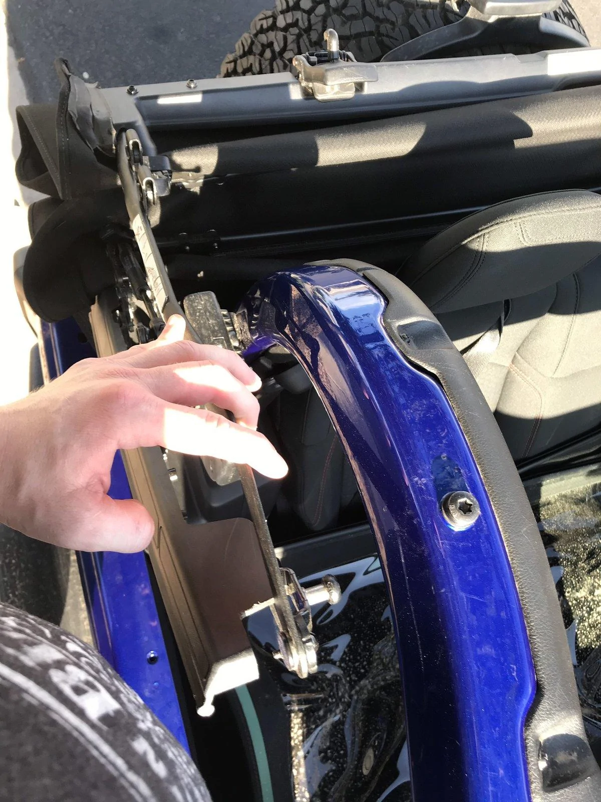 Jeep Wrangler JL Broken Soft Top Frame From Sunrider Position IMG_0884