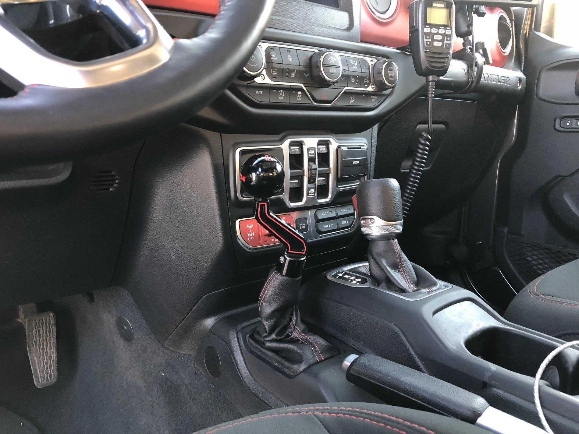 Jeep Wrangler JL Transfer case shifter knob removed. IMG_7736