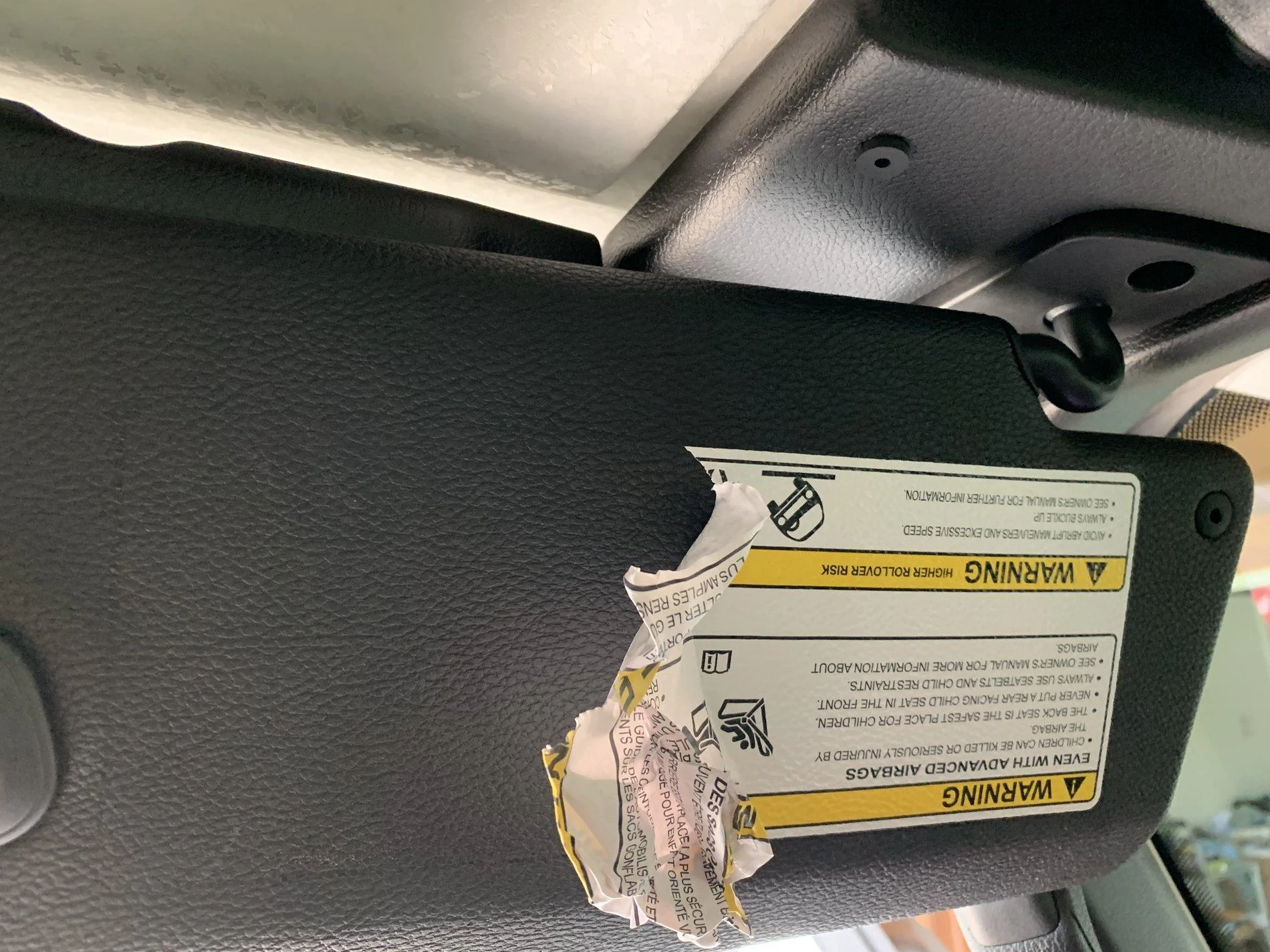 Jeep Wrangler JL Sun visor warning decal removal mod 517284DD-F1F0-4065-AE99-4D0D7B229187