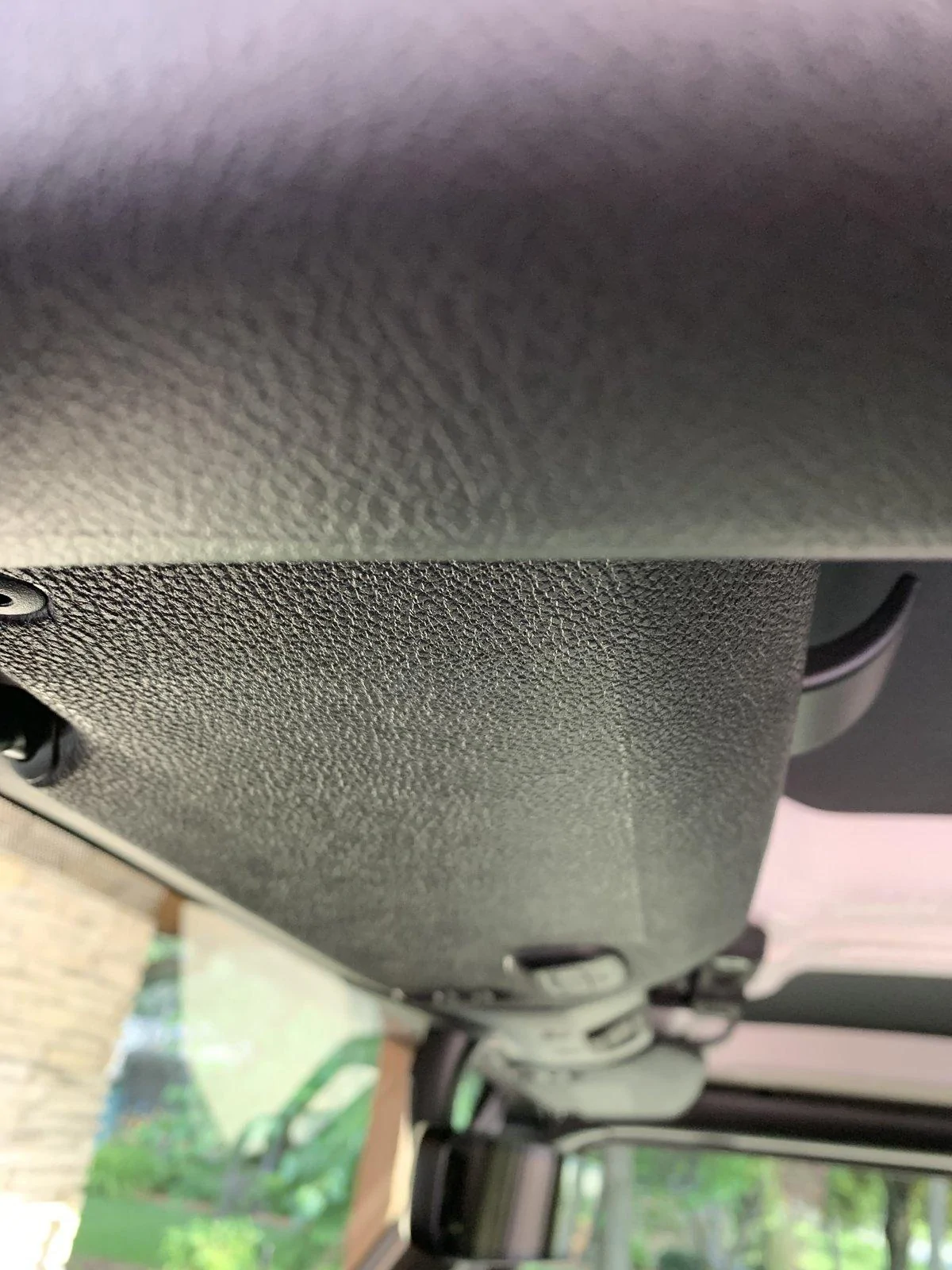 Jeep Wrangler JL Sun visor warning decal removal mod C13E34FF-1F78-4B7A-B5D2-679D6052AE45