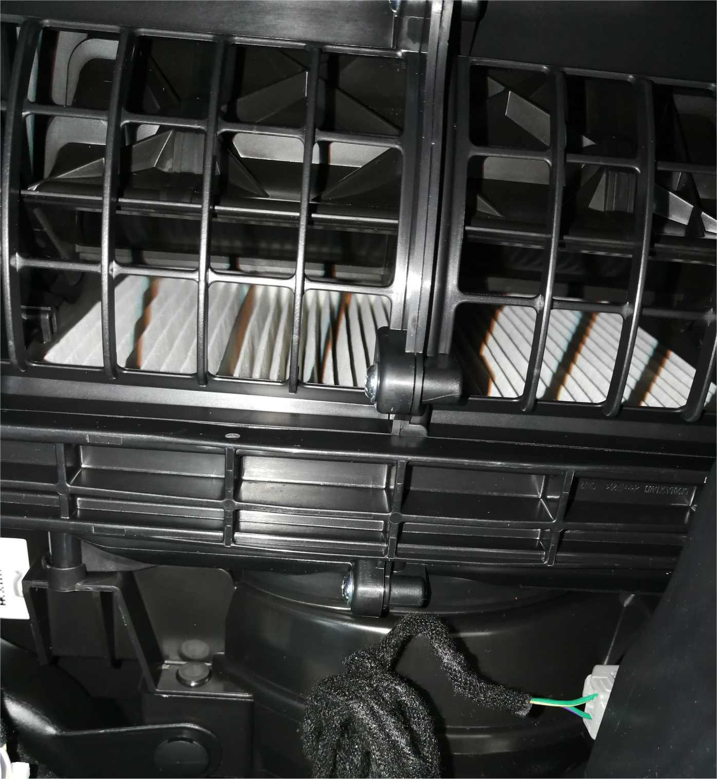 Jeep Wrangler JL Cabin Air Filter - Part# & Servicing cradle