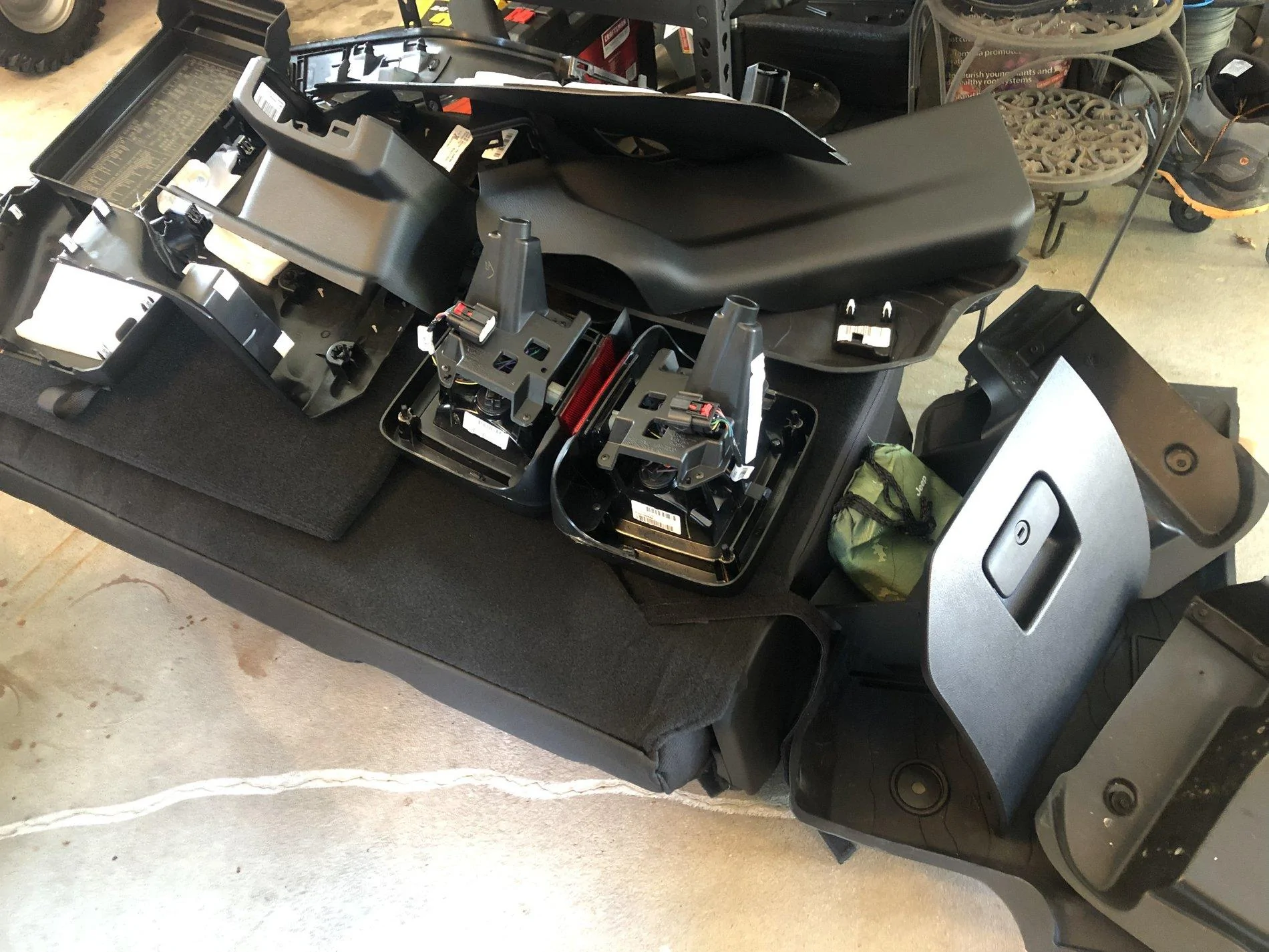 Jeep Wrangler JL Mopar Trailer Wiring Harness Installation 7373C3EB-6EEC-4BBC-9C29-47E30D3603AF