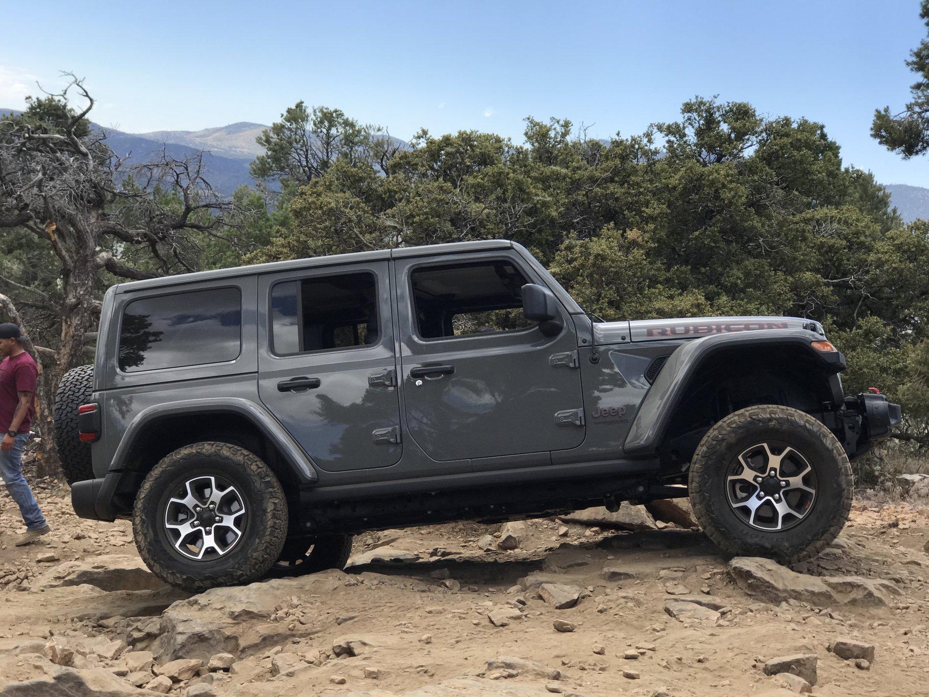 Jeep Wrangler JL PNW Sting Gray 67753D11-776E-4FCB-B644-B5D4552E738B