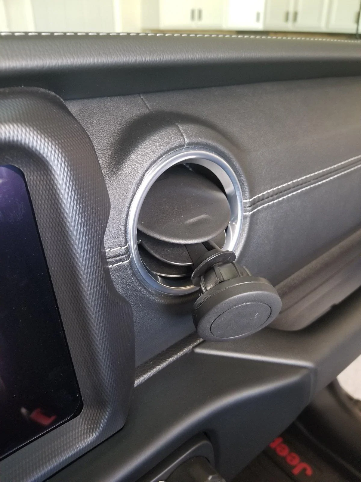 Jeep Wrangler JL Cell Phone Mounting 20190805_150020