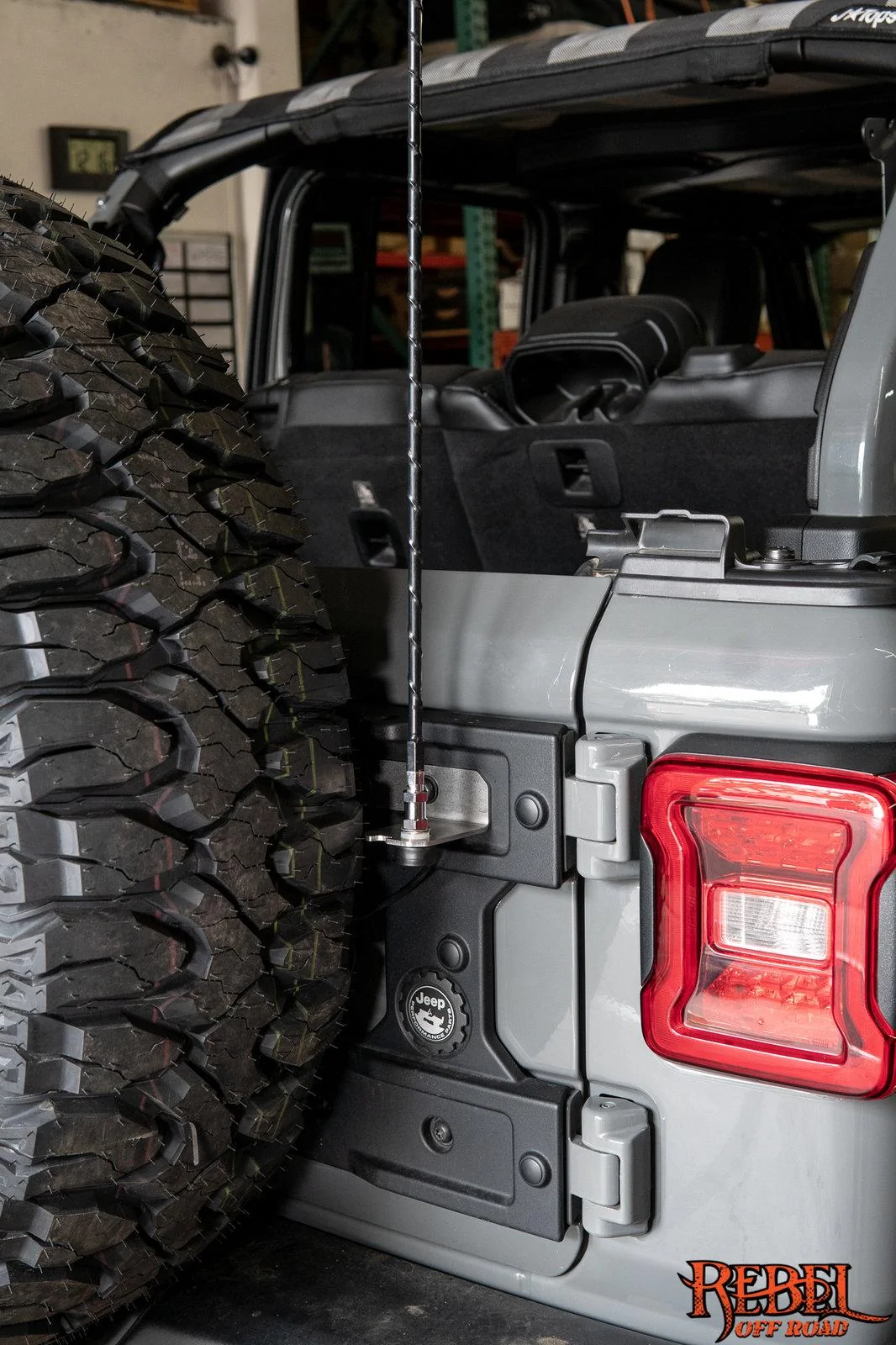 Jeep Wrangler JL Where are you mounting your CB? E_G03327