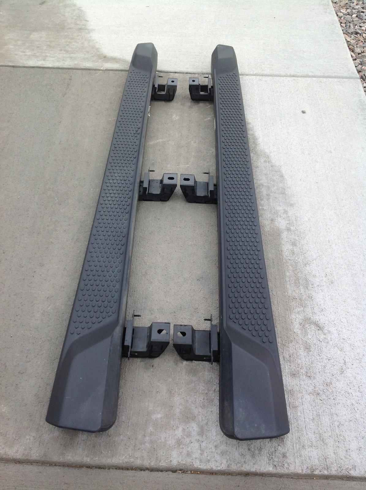 Jeep Wrangler JL 18" Sahara JLU 4 door side steps. ima