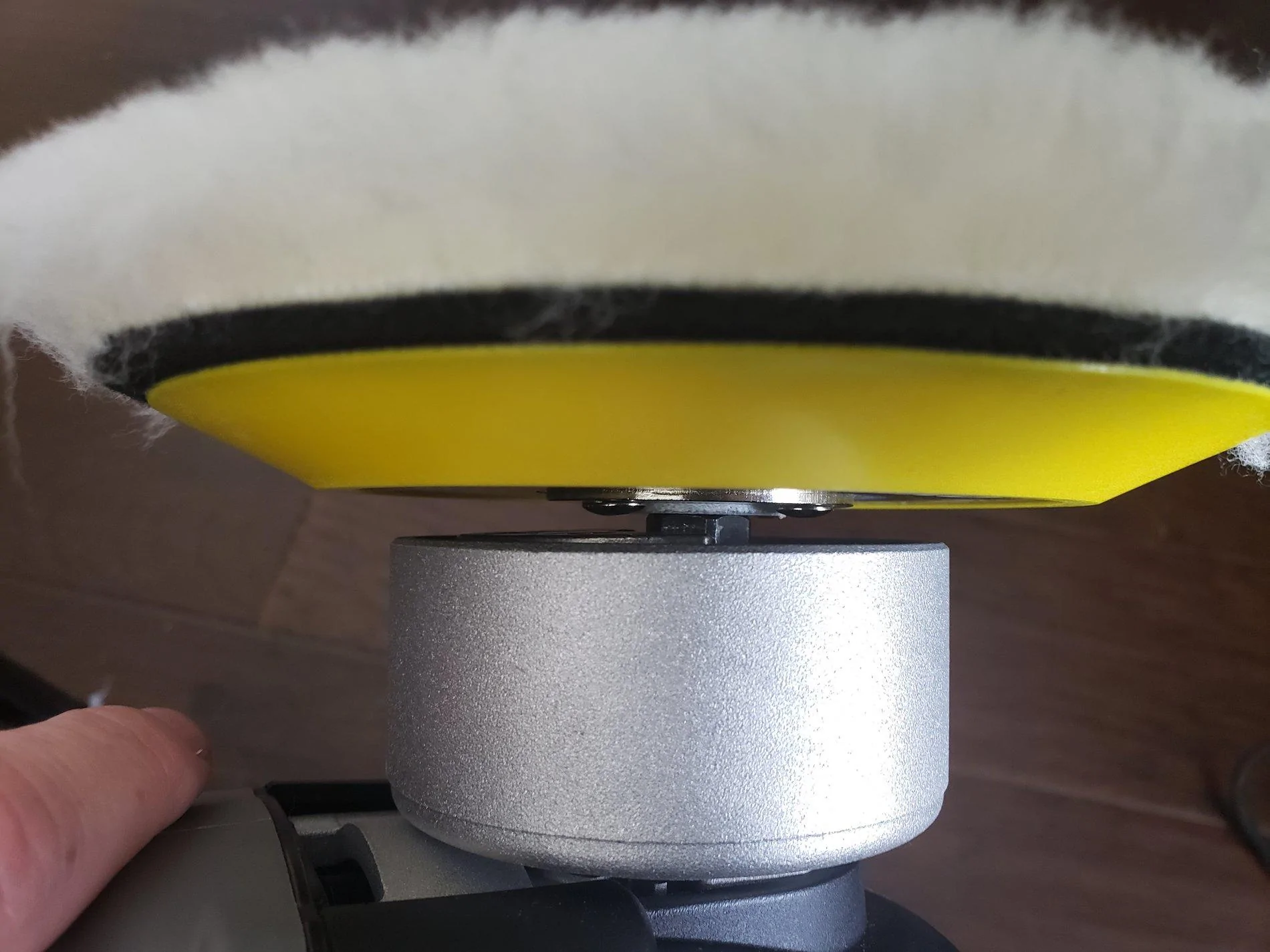 Jeep Wrangler JL Using an electric polisher 20190808_115517