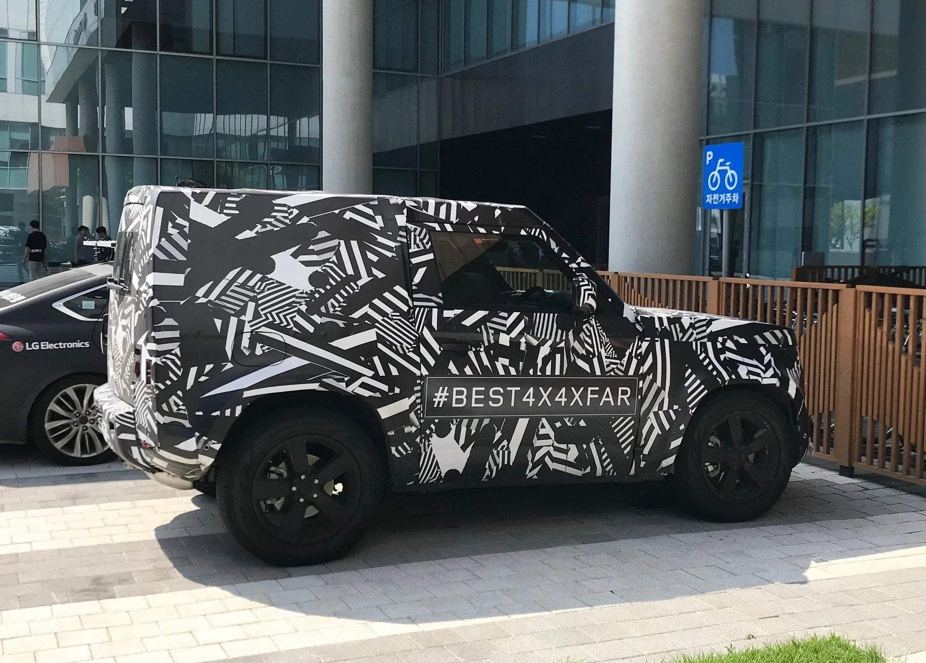 Jeep Wrangler JL Jeep vs Defender file-1