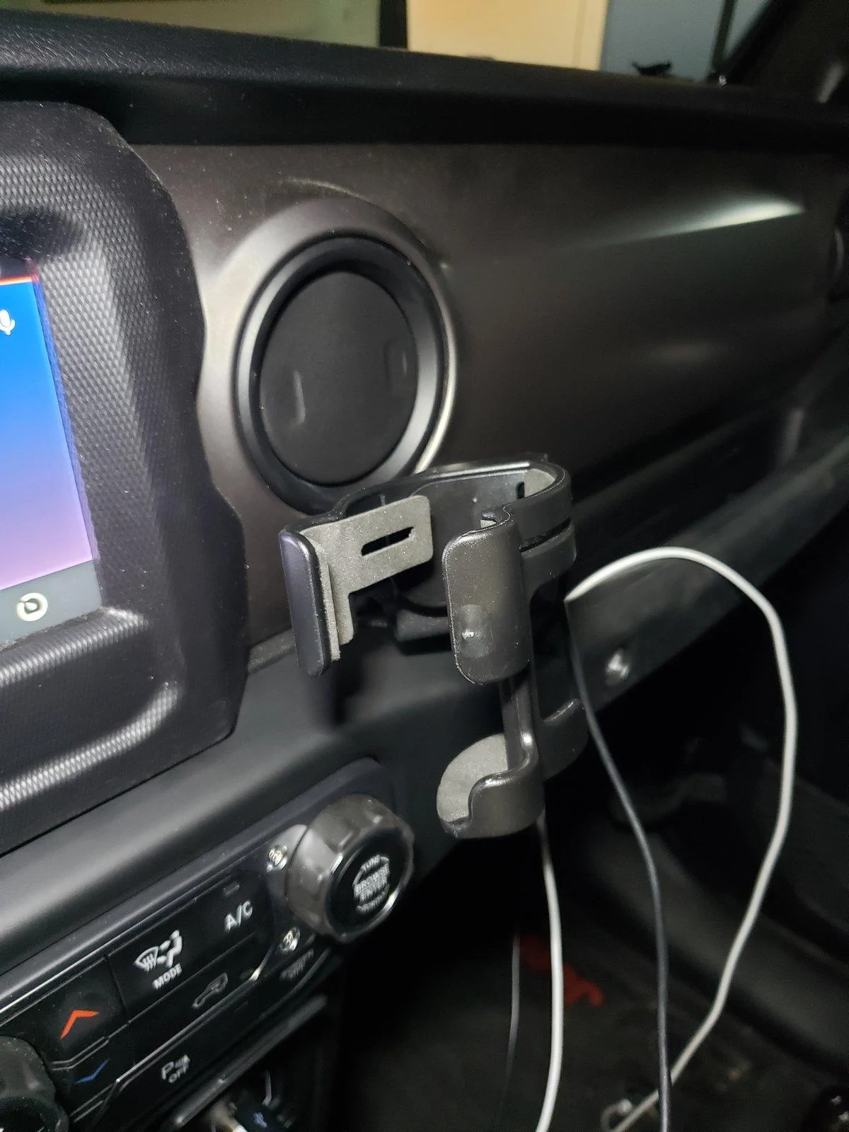Jeep Wrangler JL Phone/drink mount 20190819_214007