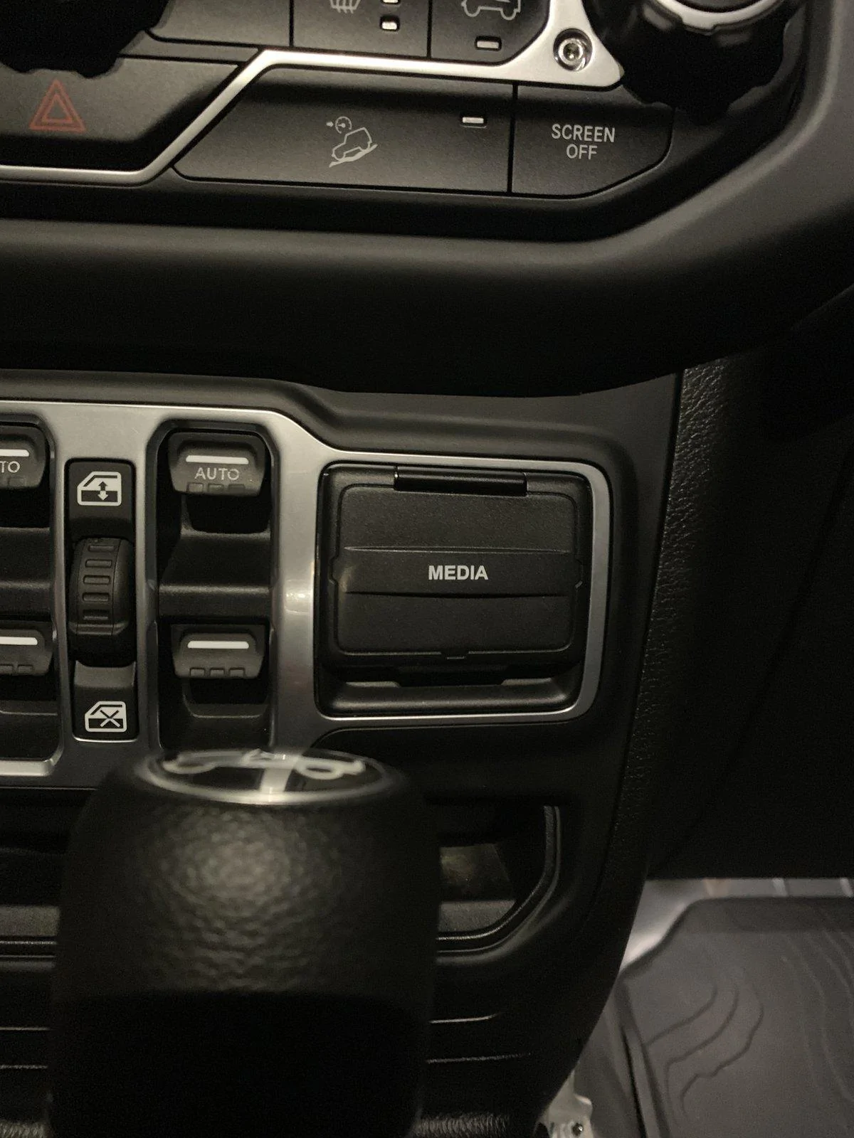 Jeep Wrangler JL USB's Shorted out 0F5C53B3-33A5-4BA8-A245-79B56EE1C1A0