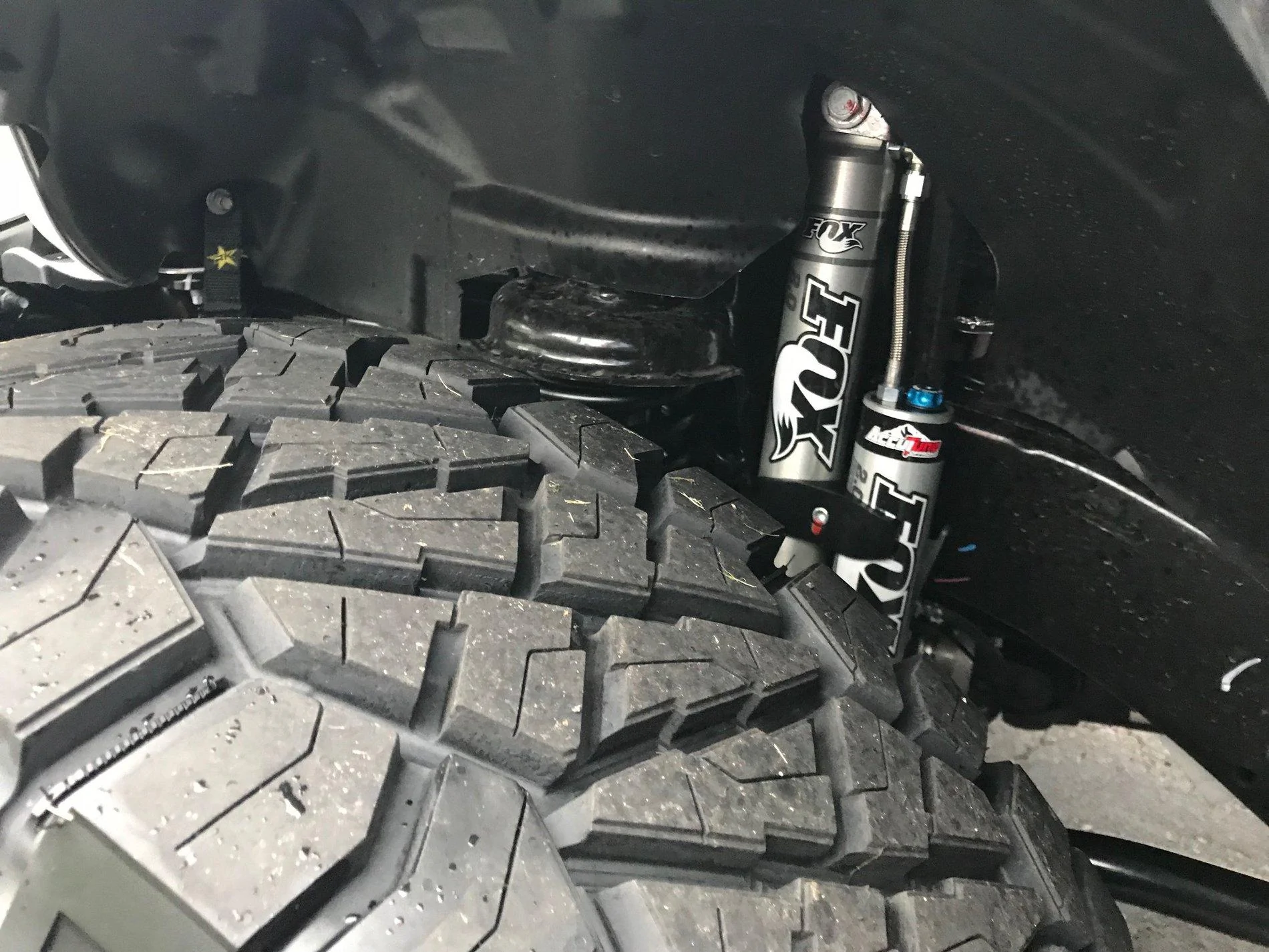 Jeep Wrangler JL RR Fox Shocks for JL IMG_9830 (2)