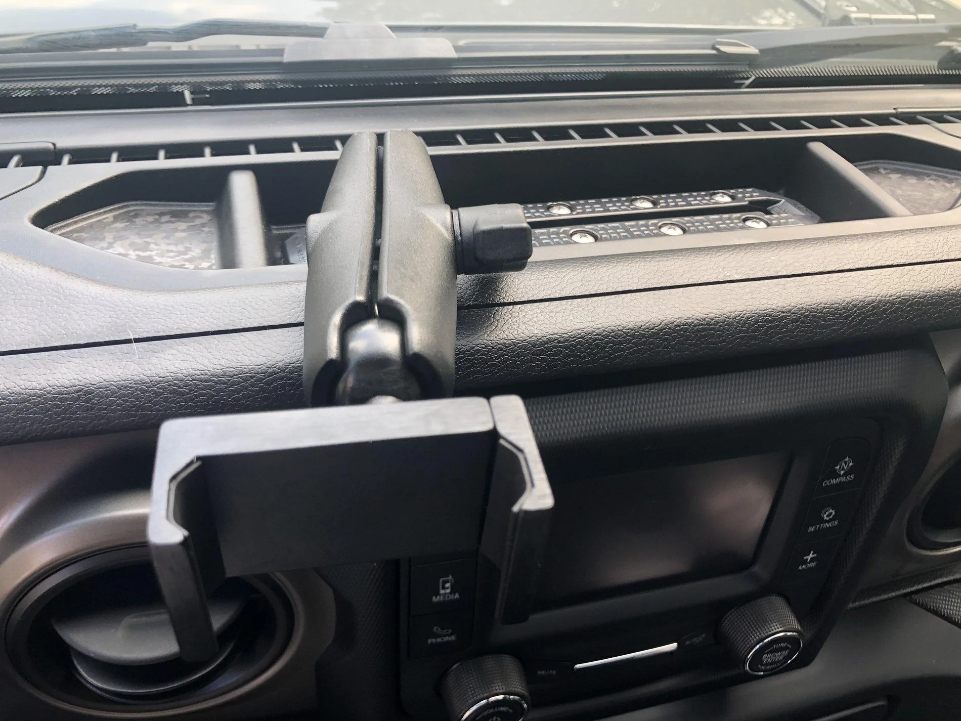 Jeep Wrangler JL Cell Phone Mounting 69FE6A12-4D7D-4A7F-A6A2-C5F4D28B1F87