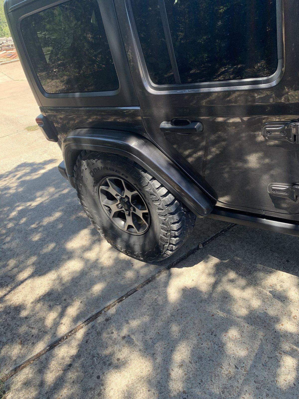 Jeep Wrangler JL Mastercraft Courser MXT (D rated) vs BFGoodrich KO2 (C rated) 2 - 79d3iMh