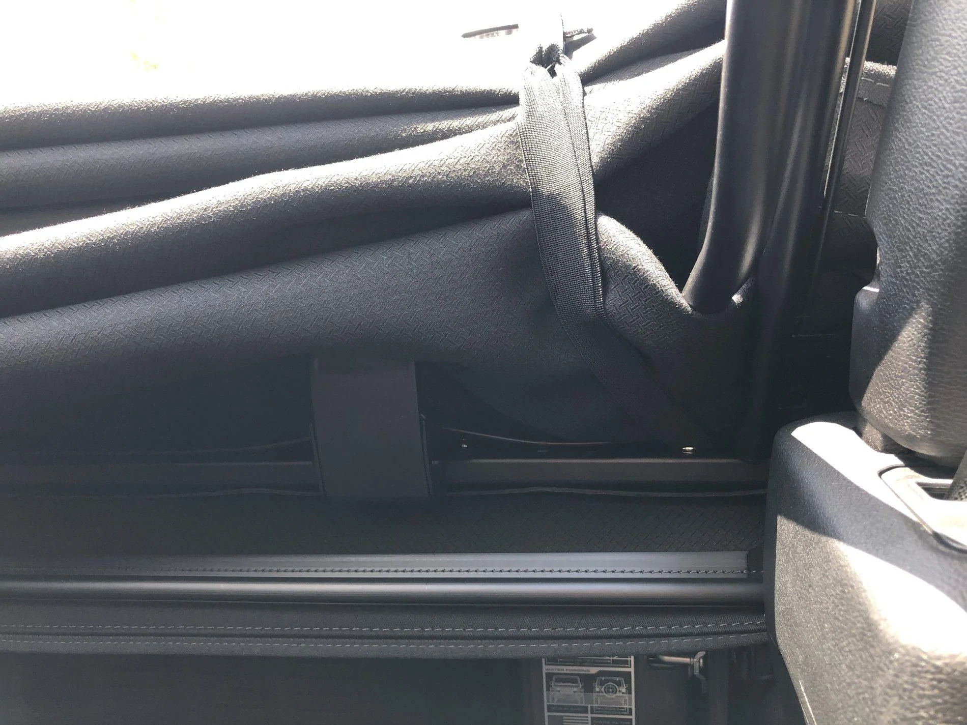 Jeep Wrangler JL Does the softop lock down? CD4F1060-80E4-4114-88BE-DA51174FCD5B