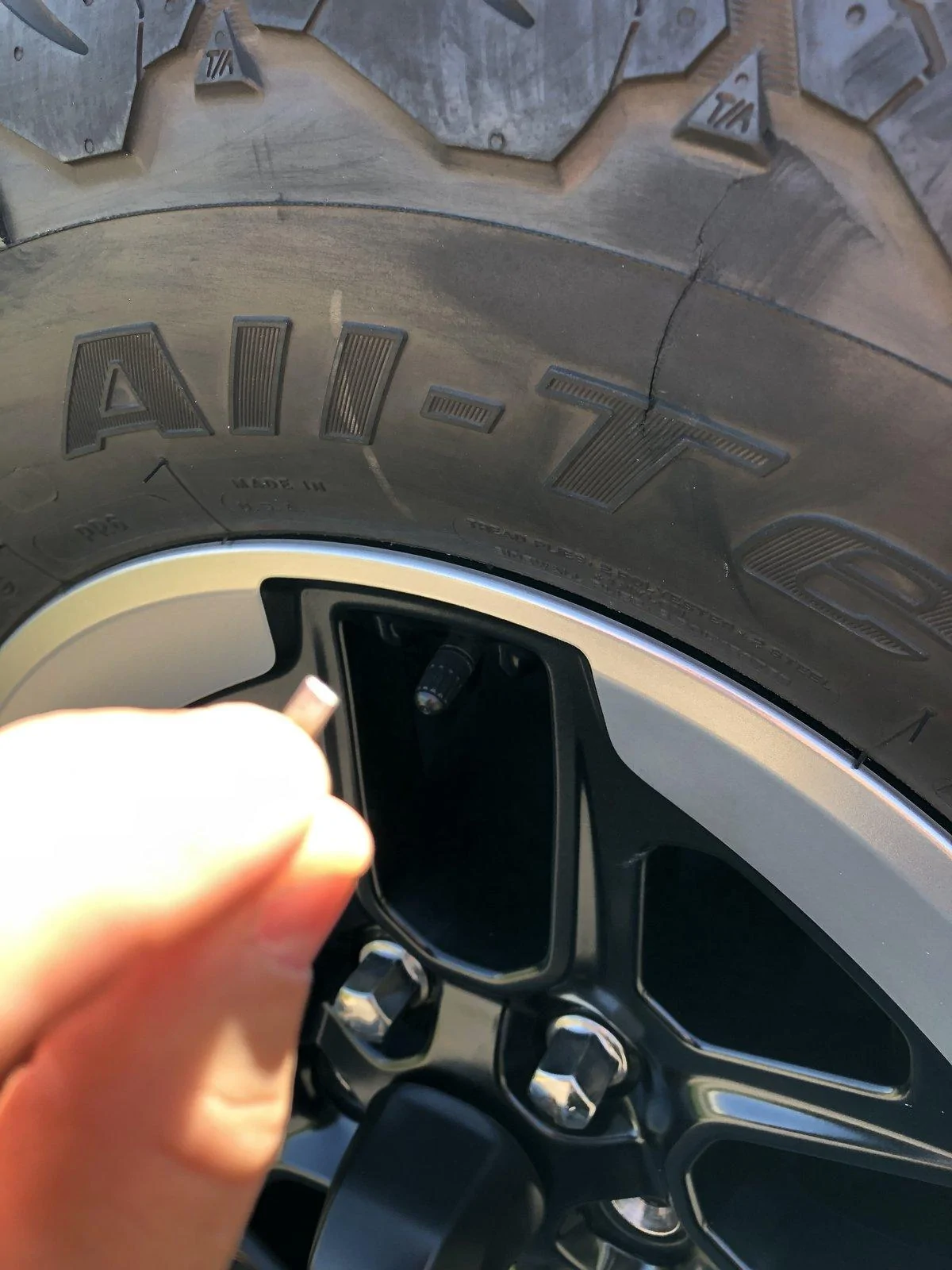 Jeep Wrangler JL Tire damage, Ok or not B1ECC844-9CAF-44F3-B9A4-FEF409B6993E