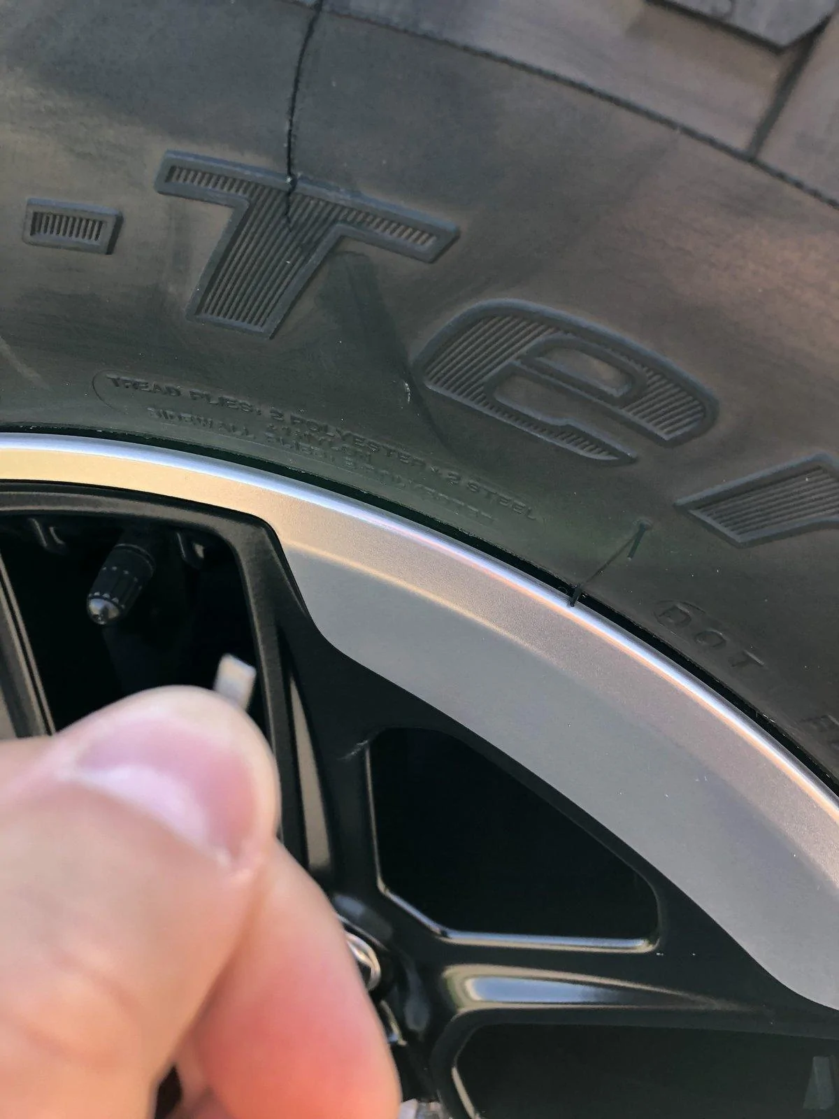 Jeep Wrangler JL Tire damage, Ok or not DEB46B7C-1DF1-4137-9D20-2BFE1D089B24