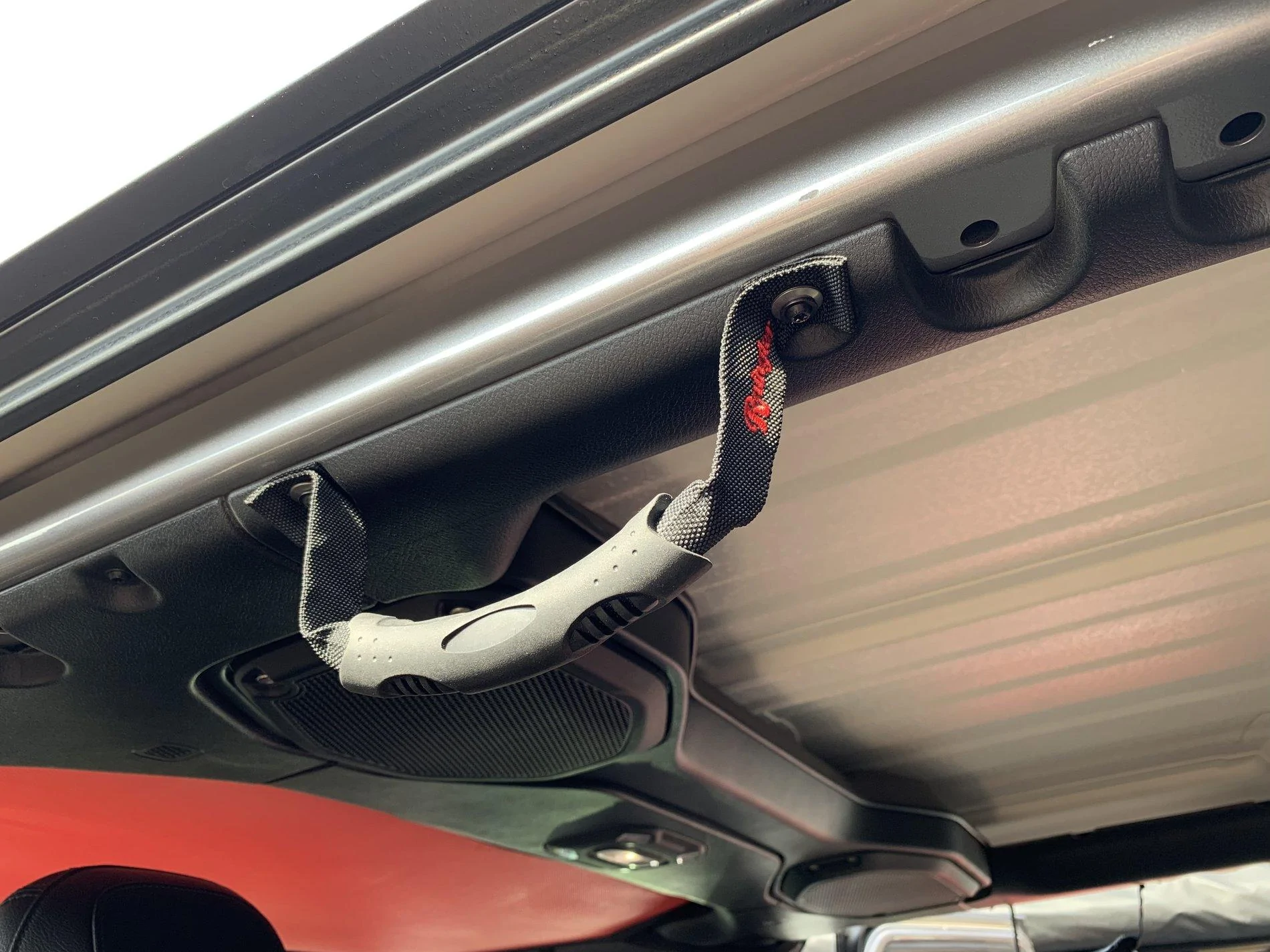 Jeep Wrangler JL Grab handles? Photo Nov 07, 12 18 17 PM