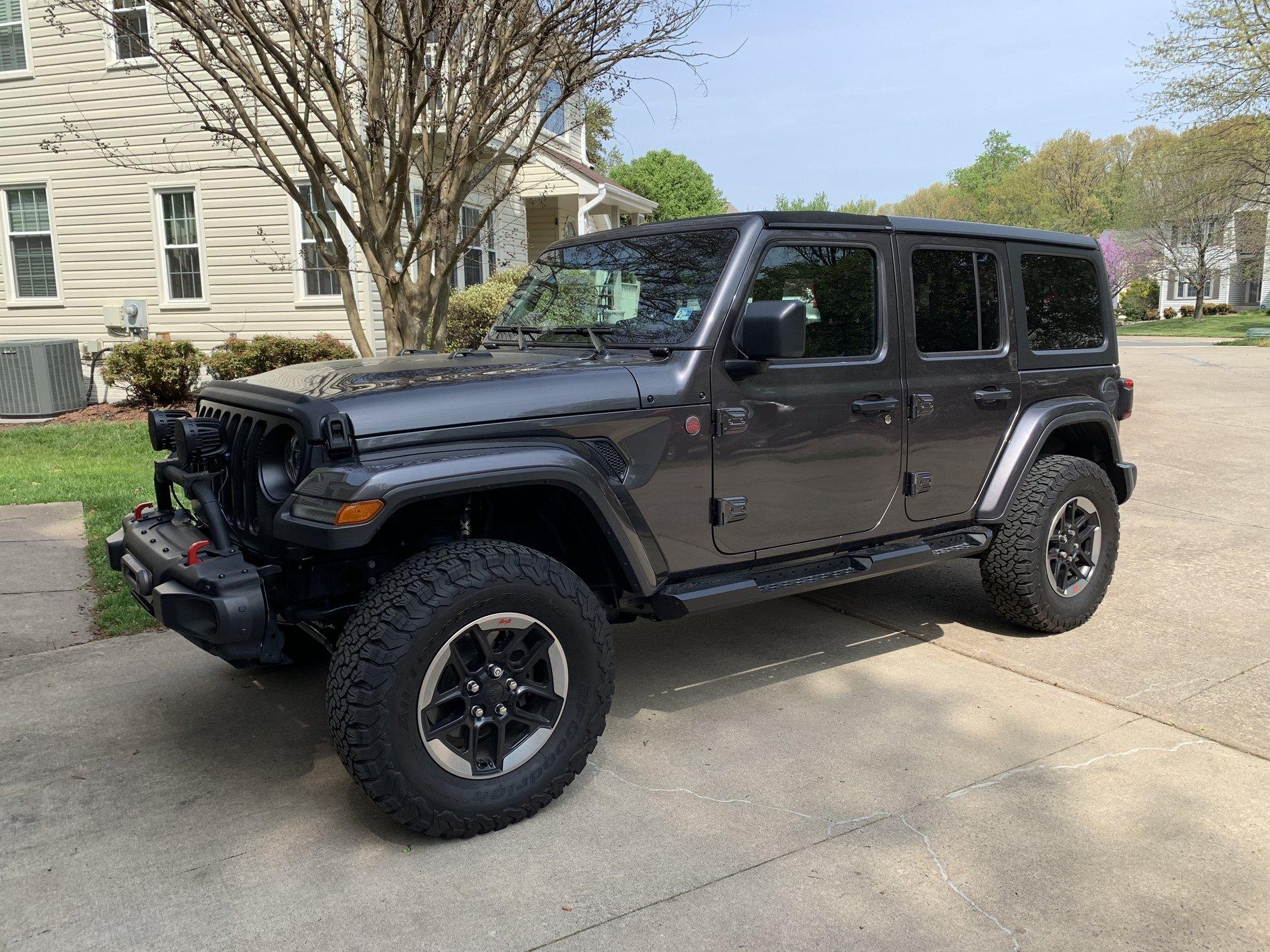 Jeep Wrangler JL Which wins - New or Old Wheels? JL PIC
