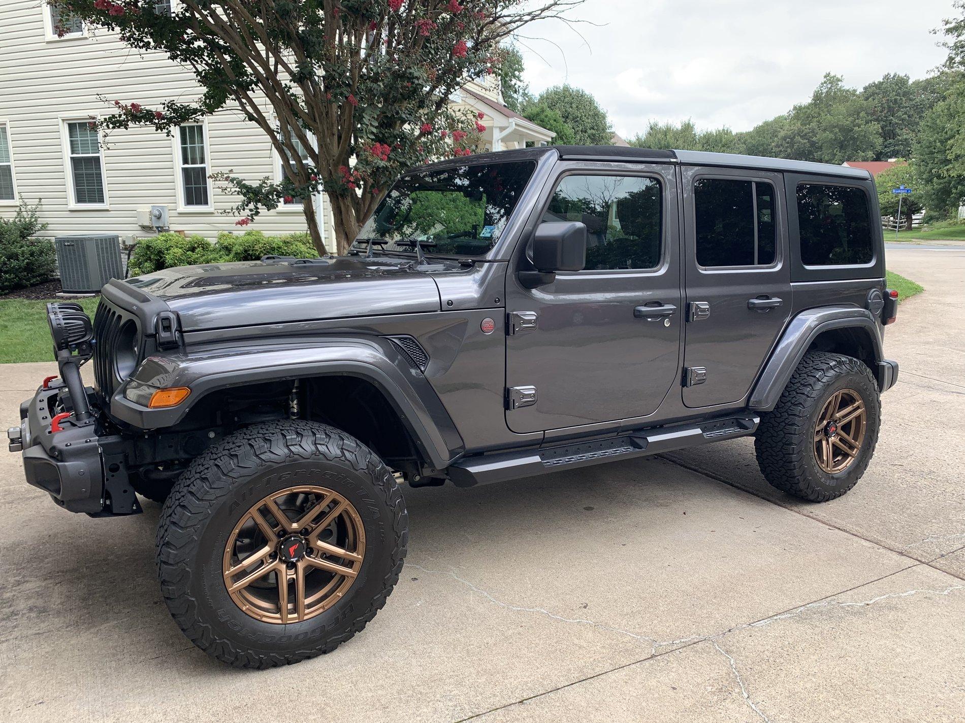 Jeep Wrangler JL Which wins - New or Old Wheels? image1
