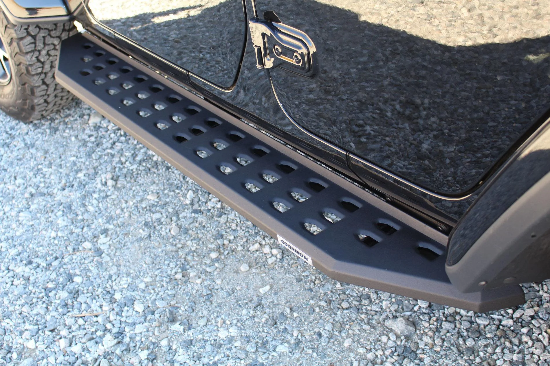 Go-Rhino-RB20-Running-Boards-Jeep-Wrangler-JL-69450673PC-69450673T-Installed-Main.webp