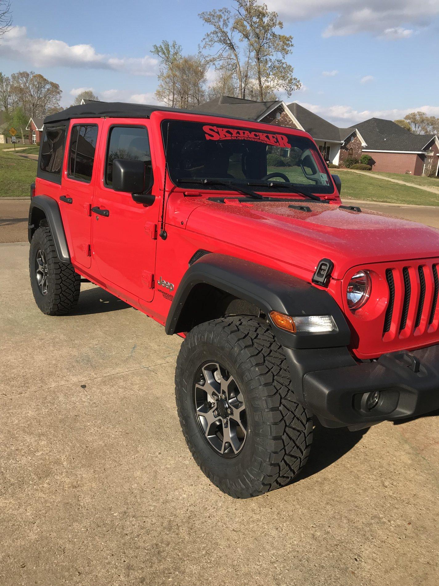 Jeep Wrangler JL SkyJacker + Nitto 64E0E771-14F0-4E15-BA31-E0560127B680