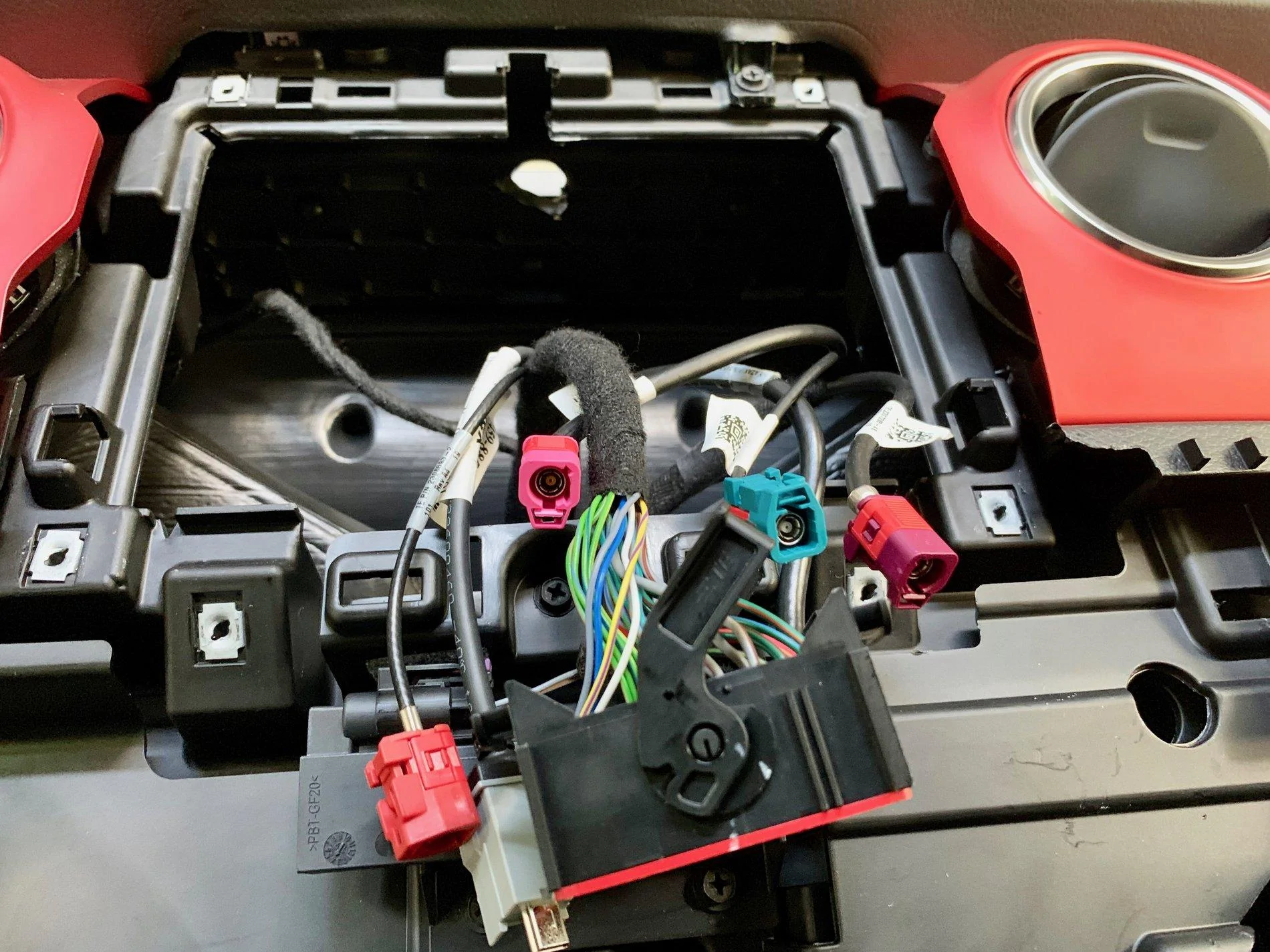 Jeep Wrangler JL Hyper-Clean FTM-400XD, Cobra 75, GoPro, iPhone Install IMG_0328