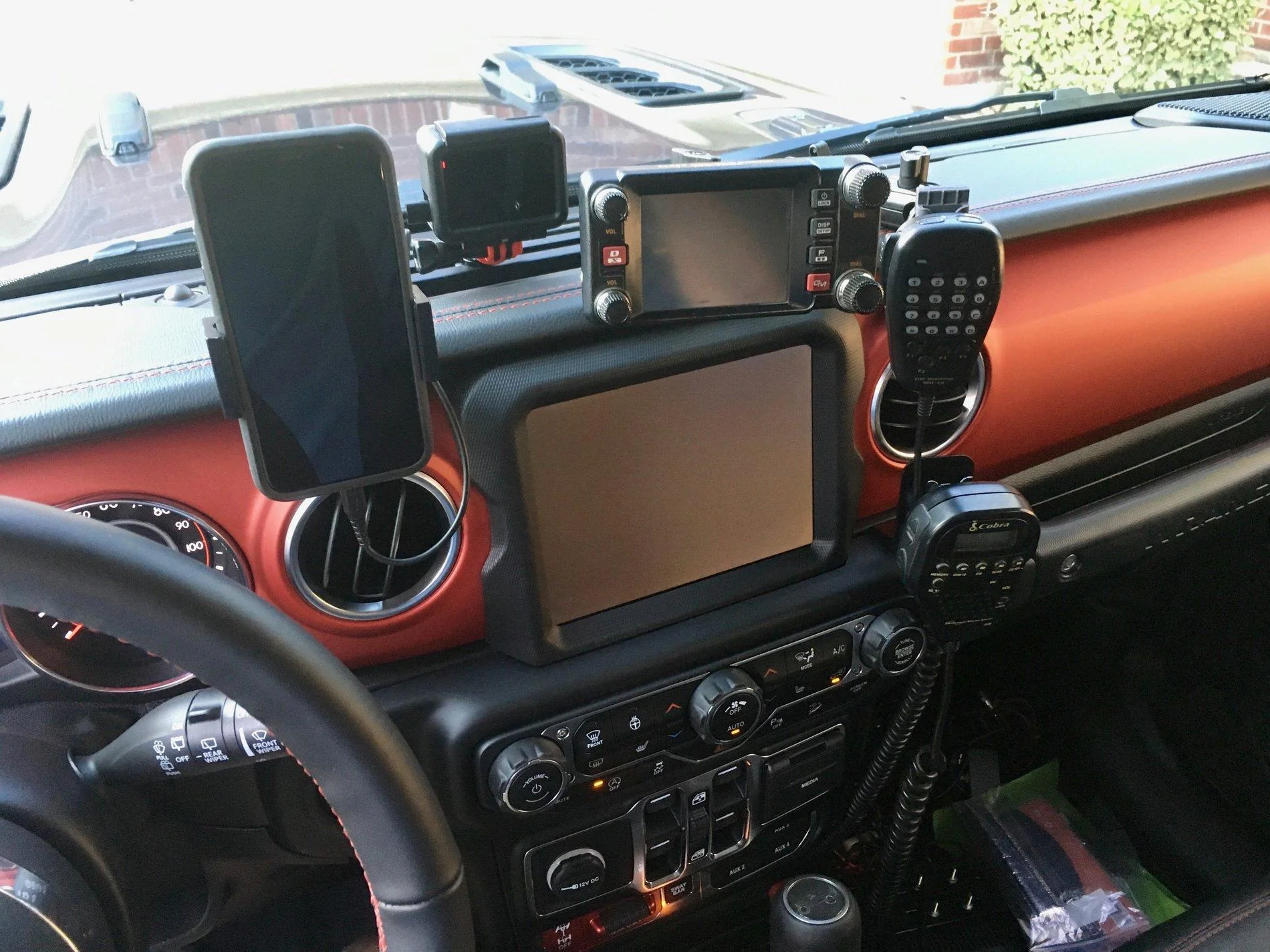 Jeep Wrangler JL Hyper-Clean FTM-400XD, Cobra 75, GoPro, iPhone Install IMG_0286