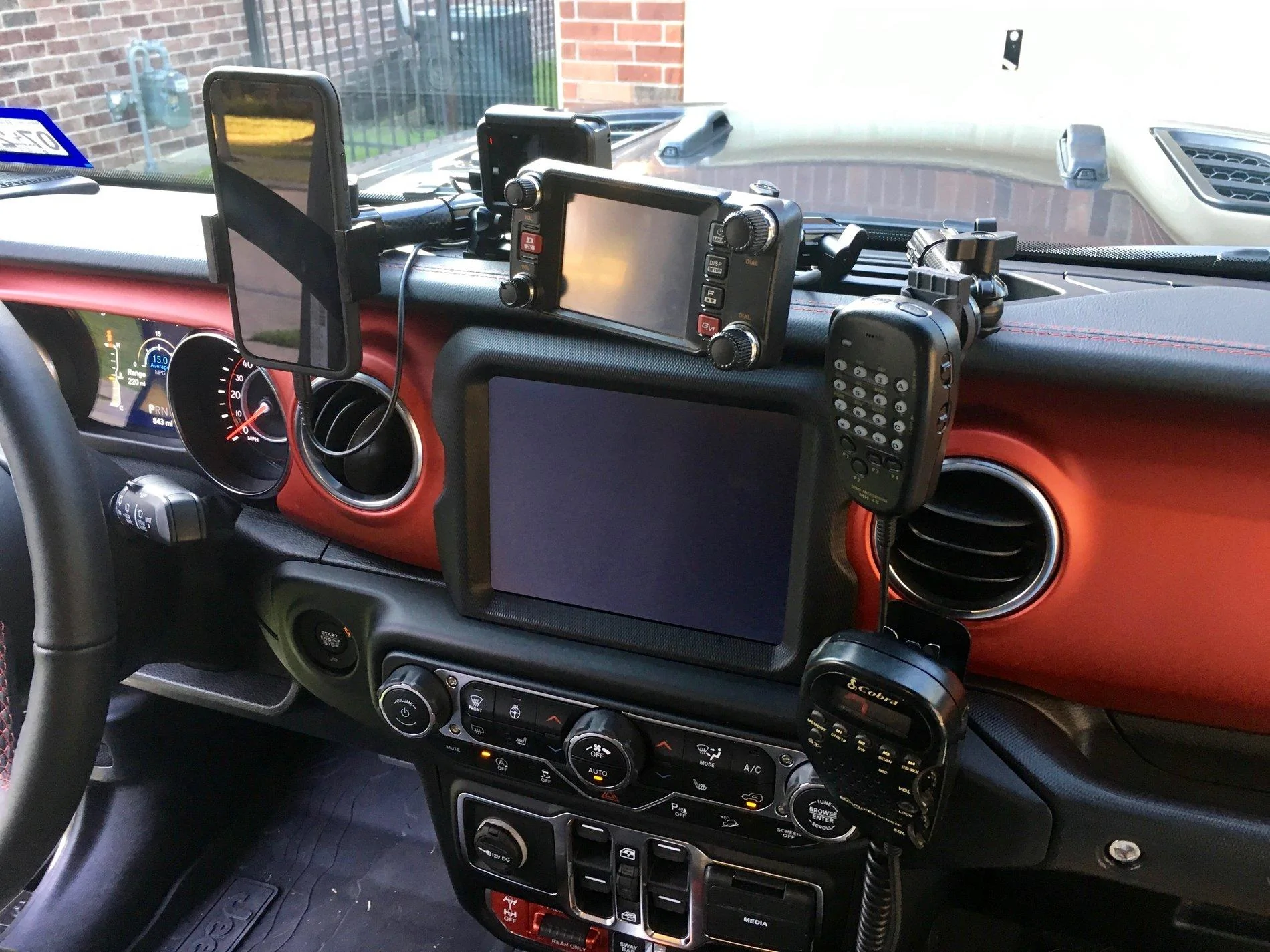 Jeep Wrangler JL Hyper-Clean FTM-400XD, Cobra 75, GoPro, iPhone Install IMG_0287