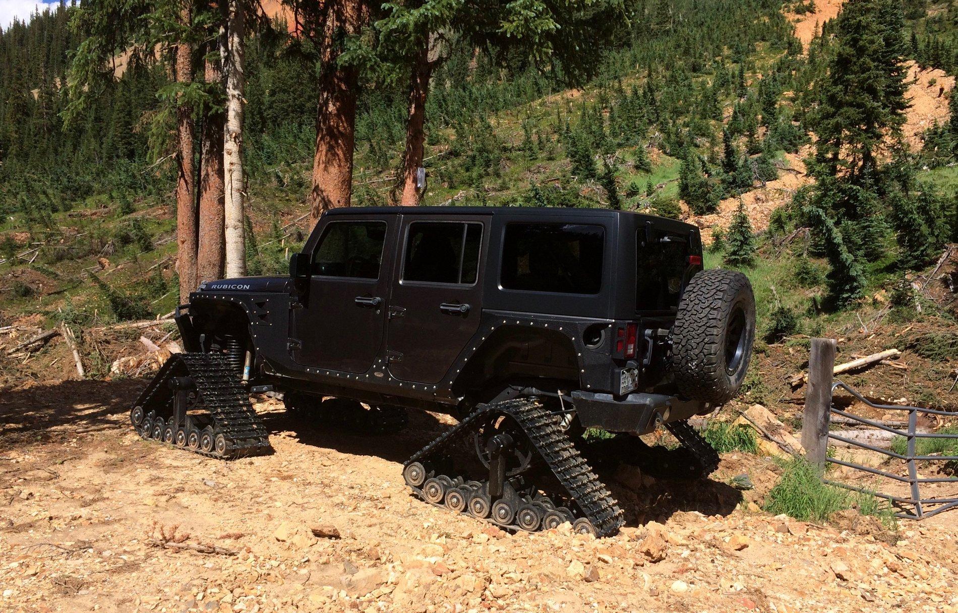 Jeep Wrangler JL unlimited on Tracks JKU on Tracks