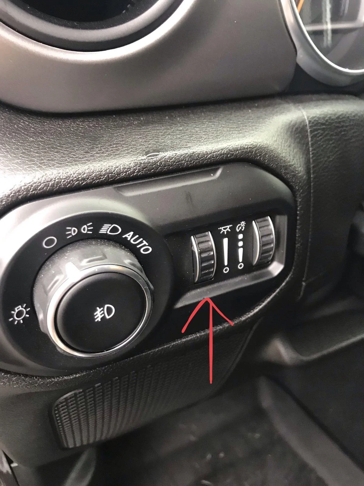 Jeep Wrangler JL Why 2 dimmers??? DC751F09-2CC9-4321-A26A-34CE82958D19