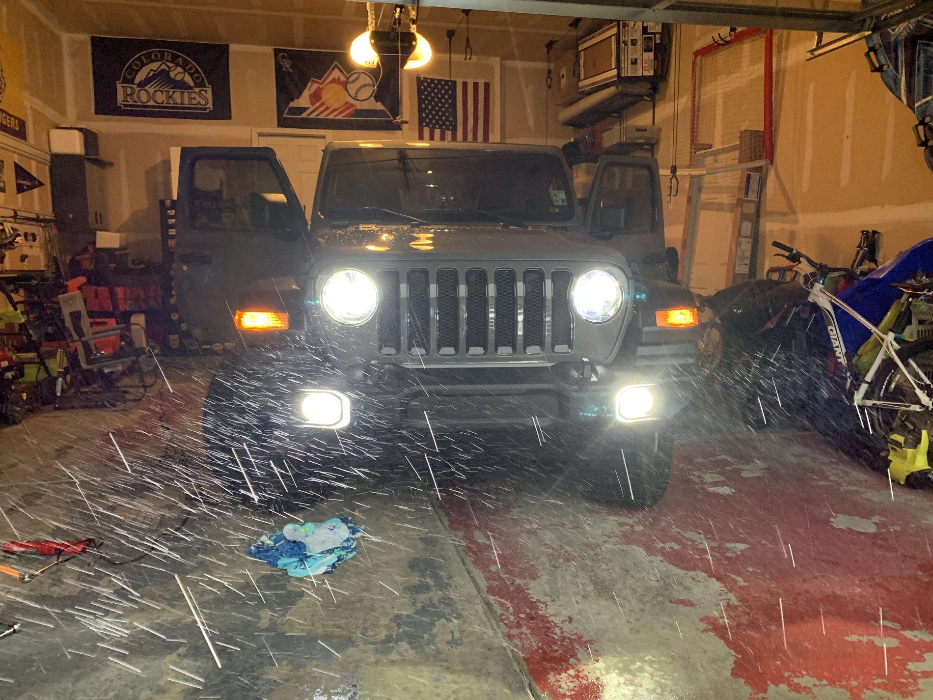 Jeep Wrangler JL Headlight and Fog Light Bulb Replacement E76EB920-3F0B-4E29-968F-419D7470BC5C