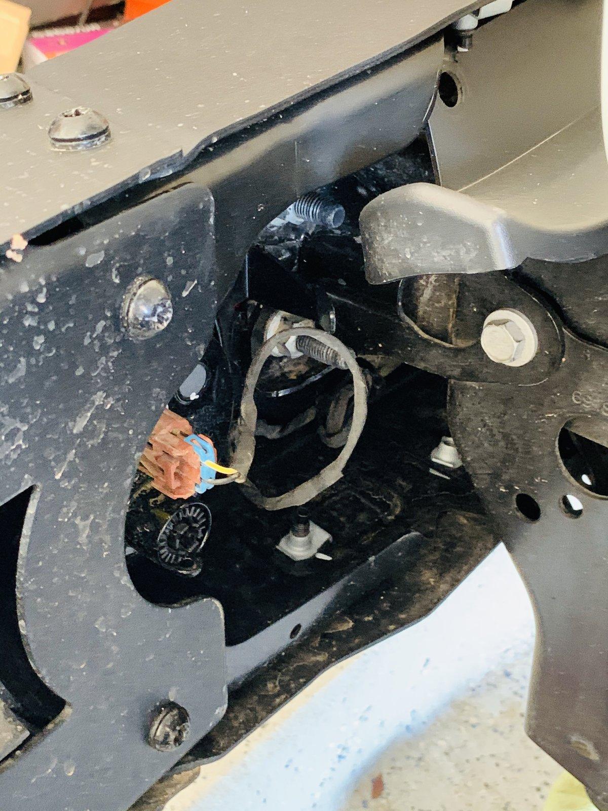 Jeep Wrangler JL What is missing here? Steel bumper A1A9E6CD-ABF6-433B-AC10-A205D4F5B87F
