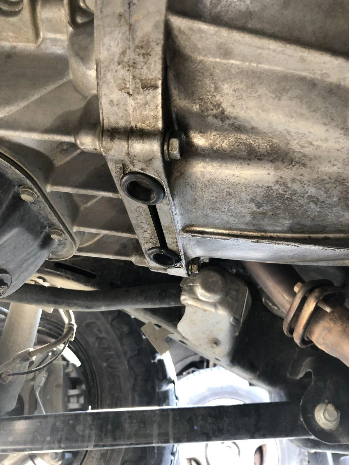 Jeep Wrangler JL Oil drips from transmission 0E7C7EEC-3DC5-4D82-89ED-BA82B5DE97C7