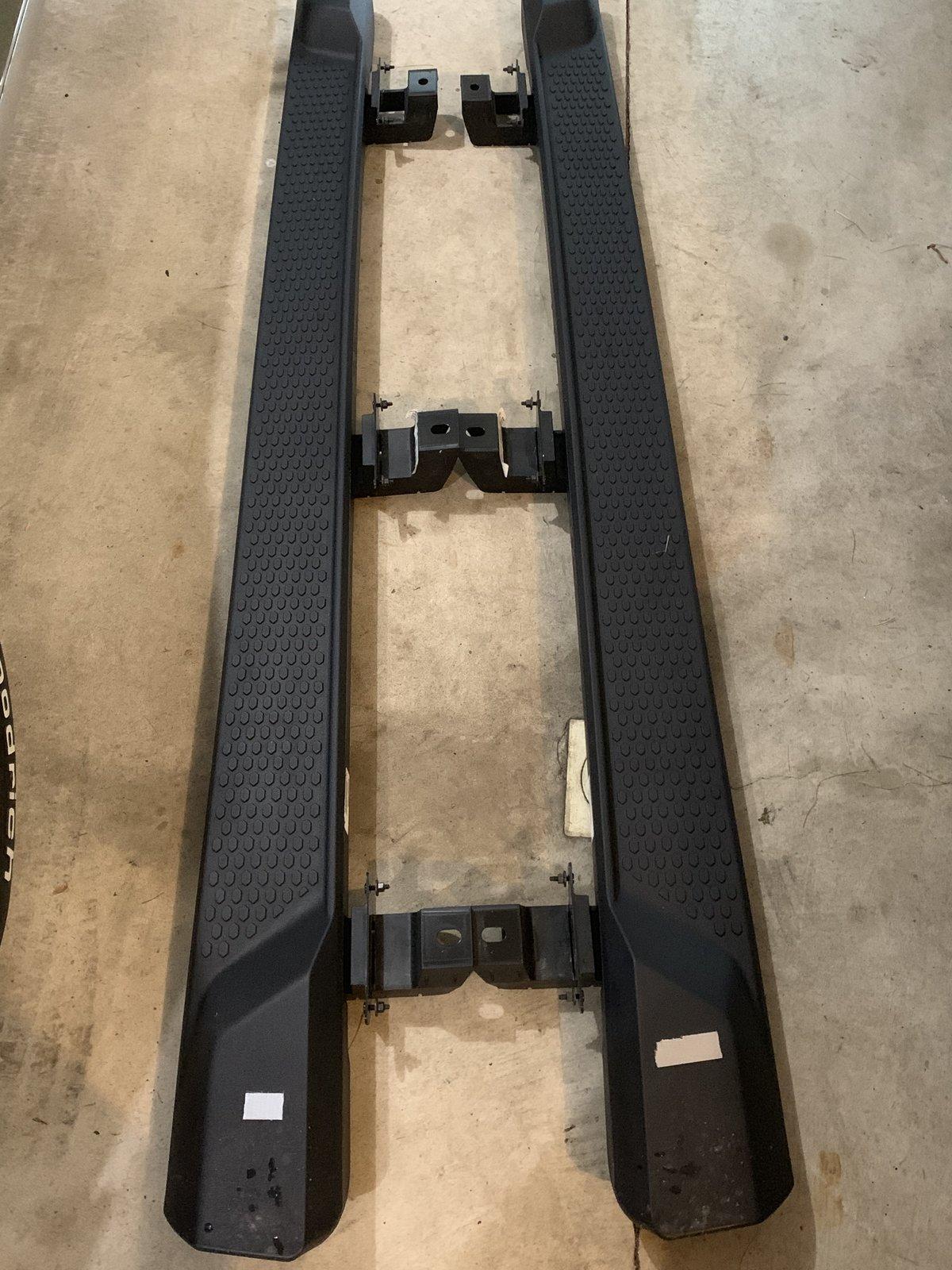 Jeep Wrangler JL JLU Sahara Side Steps B58F34A8-FEE1-43CA-AF68-6FE84702B93F