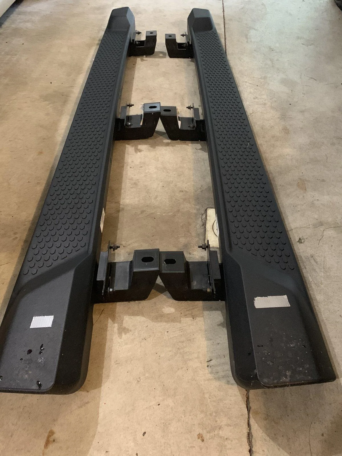 Jeep Wrangler JL JLU Sahara Side Steps 1ADF70FA-228F-4661-AA59-B8F7E78C3757