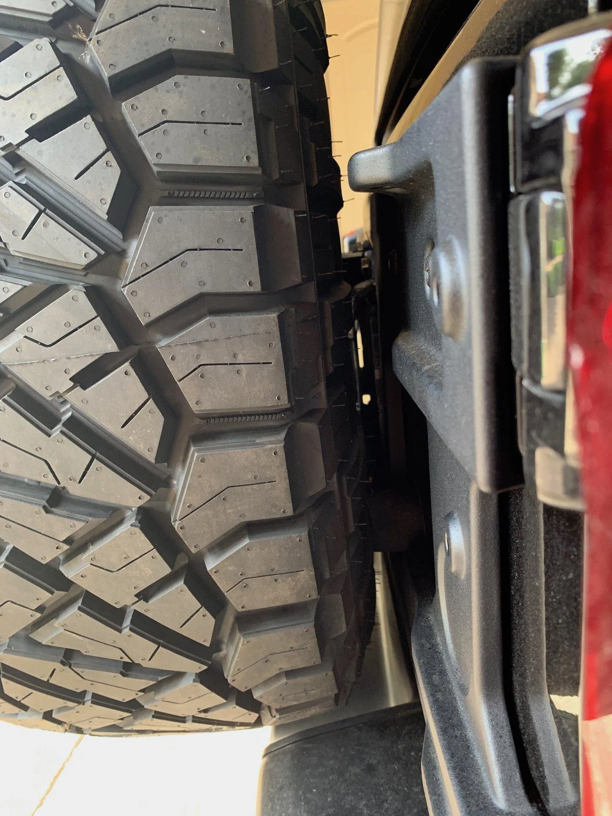 Jeep Wrangler JL 37” spare tire risers IMG_1340