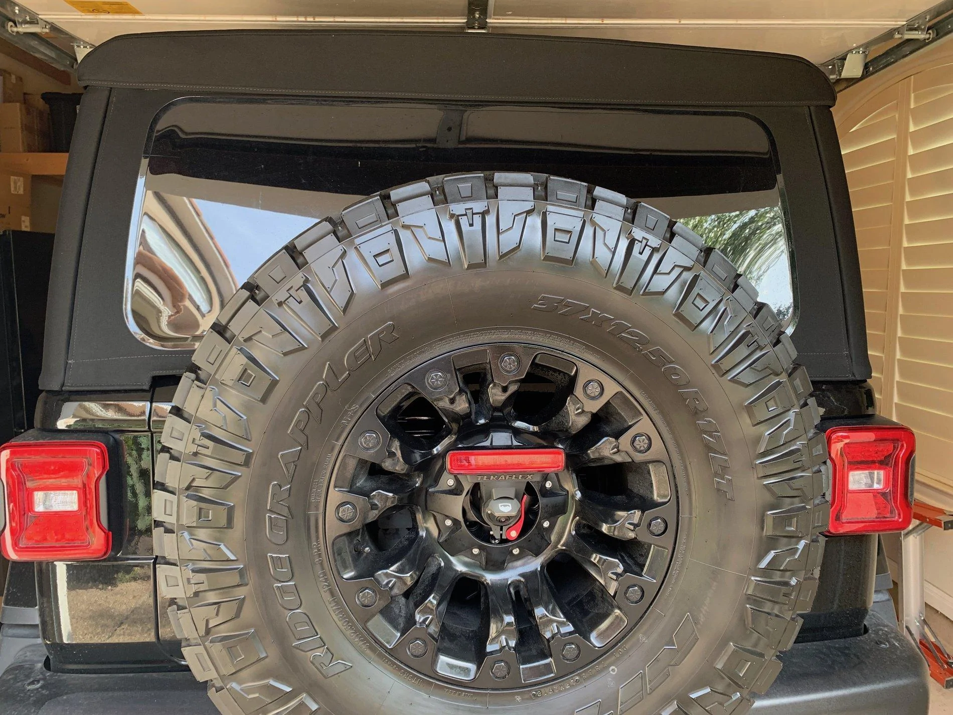 Jeep Wrangler JL 37” spare tire risers IMG_1341