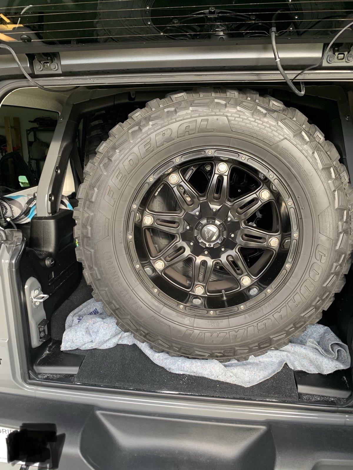 Jeep Wrangler JL Carrying 5 tires 64F16997-2103-40BE-B558-9F1FD1577752