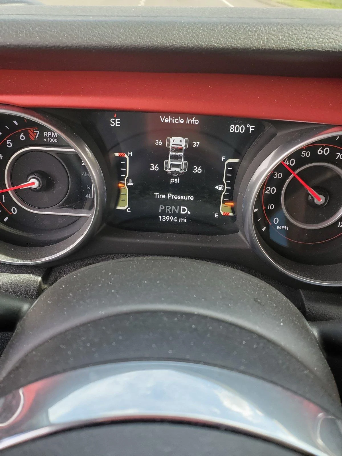 Jeep Wrangler JL Top left display keep changing...from range to compass 20190914_142556