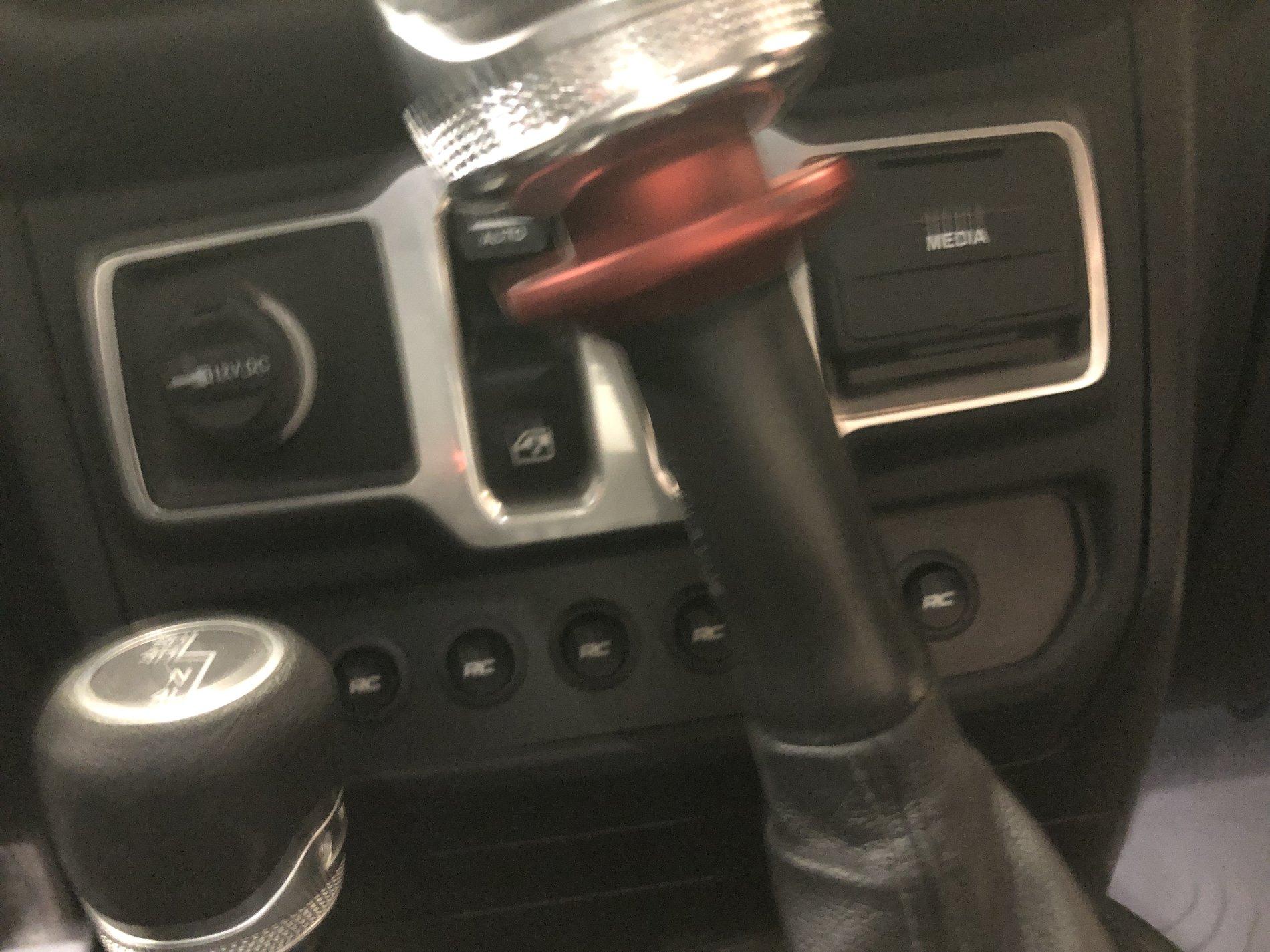 Jeep Wrangler JL Aux Switch location 82EECFE6-23F0-4CF3-A34F-701F6E99FE92