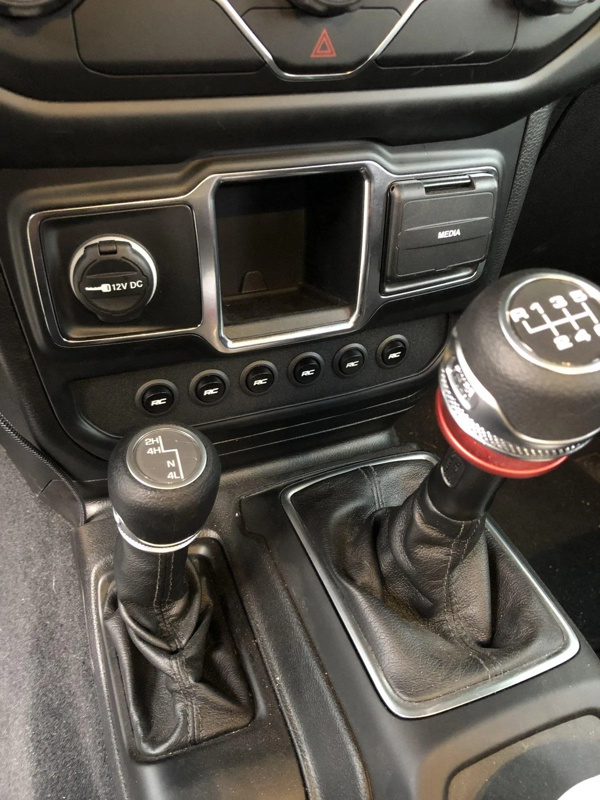 Jeep Wrangler JL Aux Switch location D3C09CF4-345E-4842-9B50-060D071BC21D