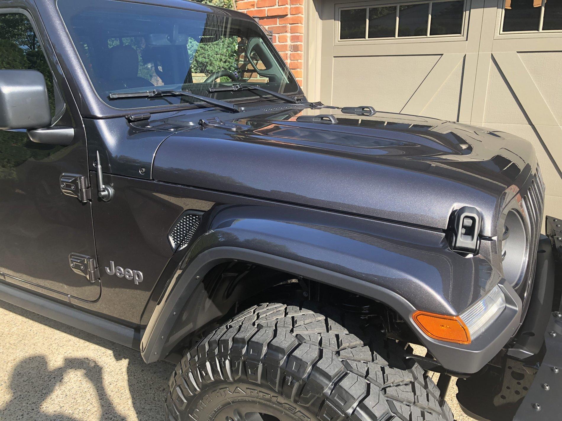 Jeep Wrangler JL Removing Rubicon hood decal? ?temp_hash=4ea3c5cf28984227a94146e1565d896a