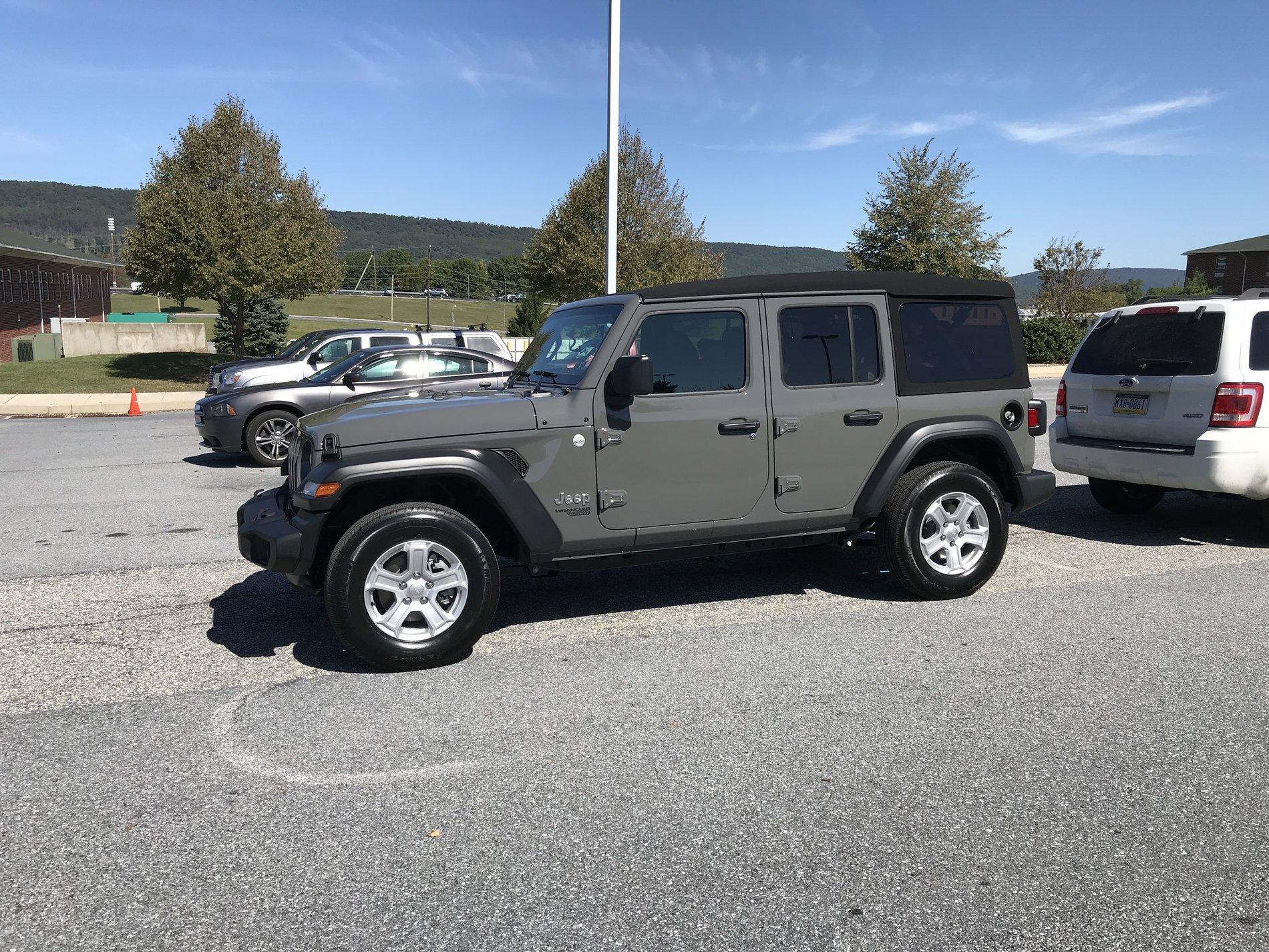 Jeep Wrangler JL Sting Grey opinions? IMG_1576.JPG