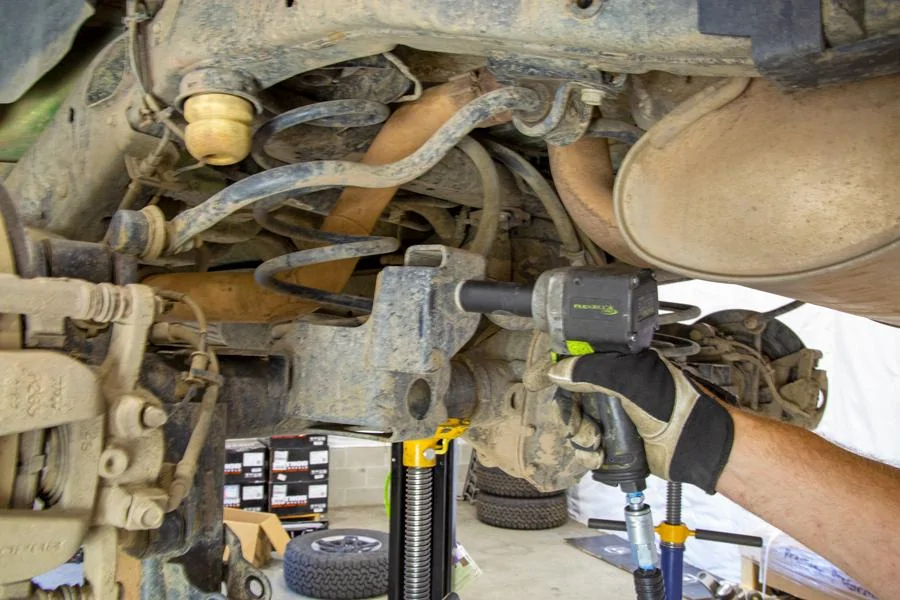Jeep Wrangler JL 2" Rancho Lift Kit How-To remove-jl-rear-track-bar