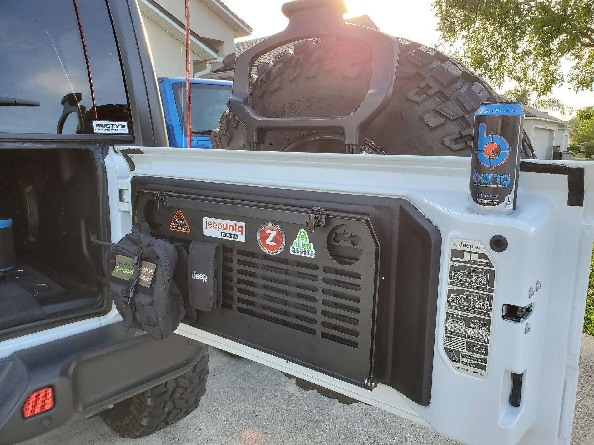 Jeep Wrangler JL Where to store Jeep supplied tool kit? 20190612_074601