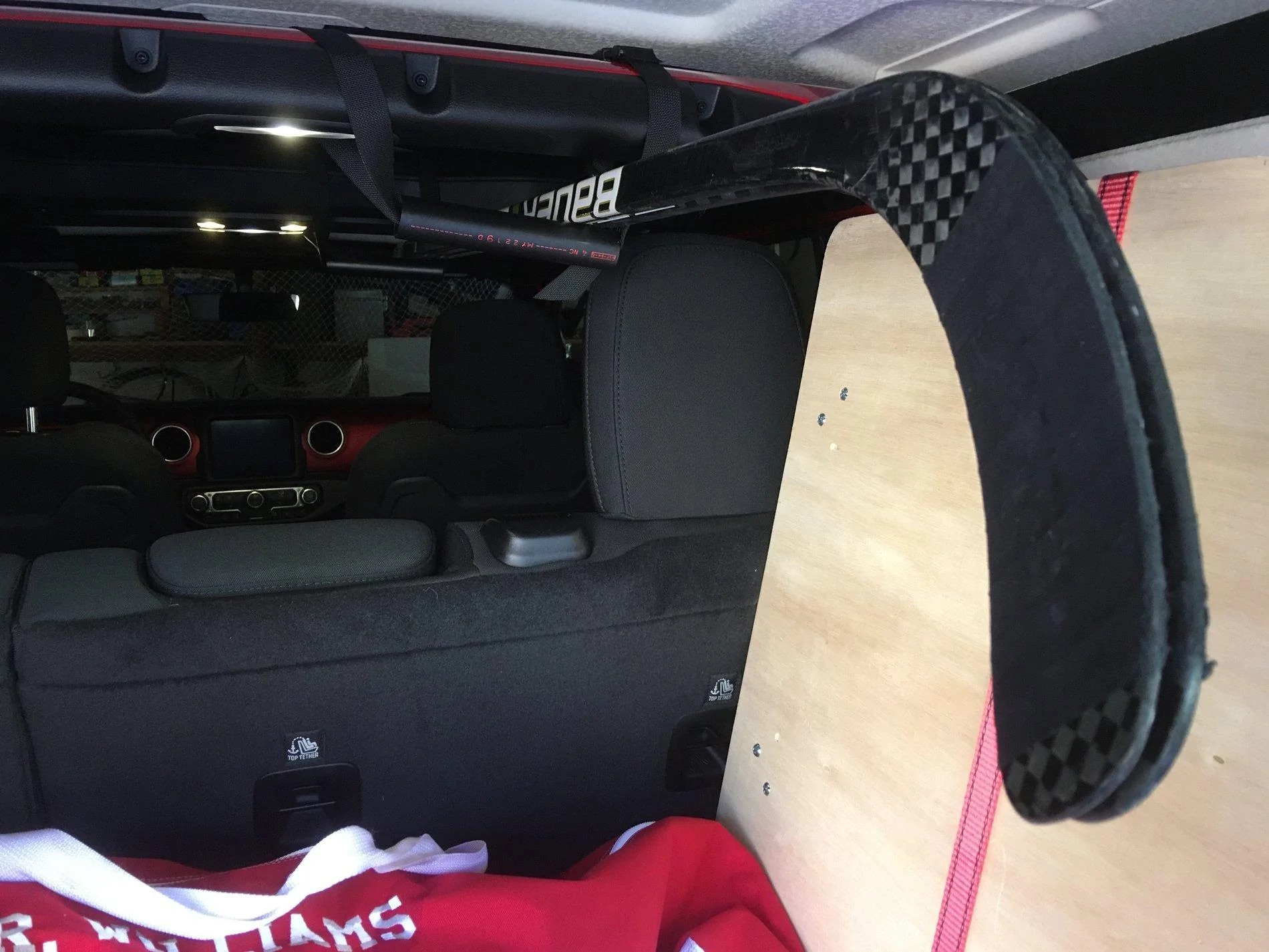 Jeep Wrangler JL Hockey stick interior rack IMG_4701
